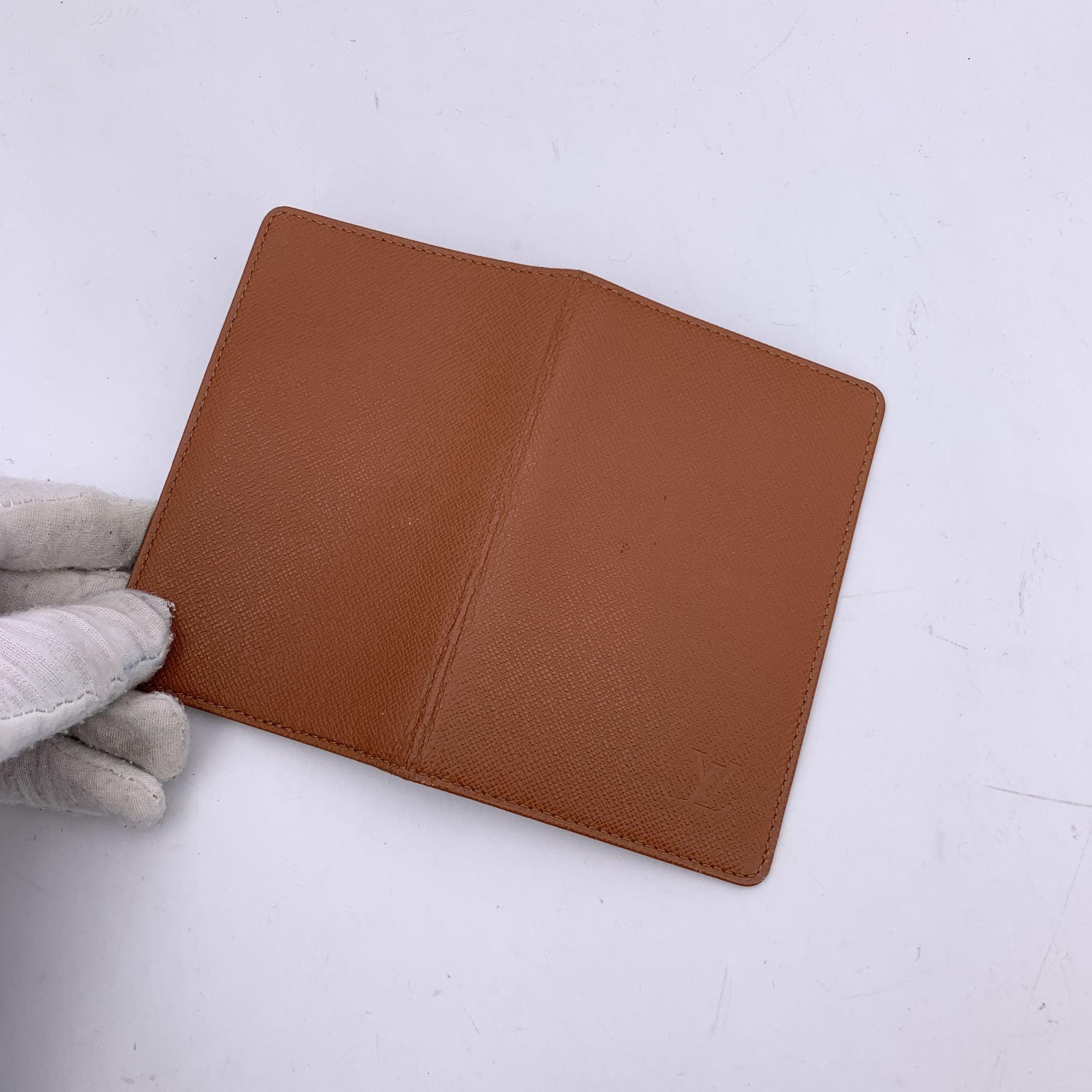 Louis Vuitton Vintage Tan Leather ID Card Wallet Photo Holder In Good Condition For Sale In Rome, Rome