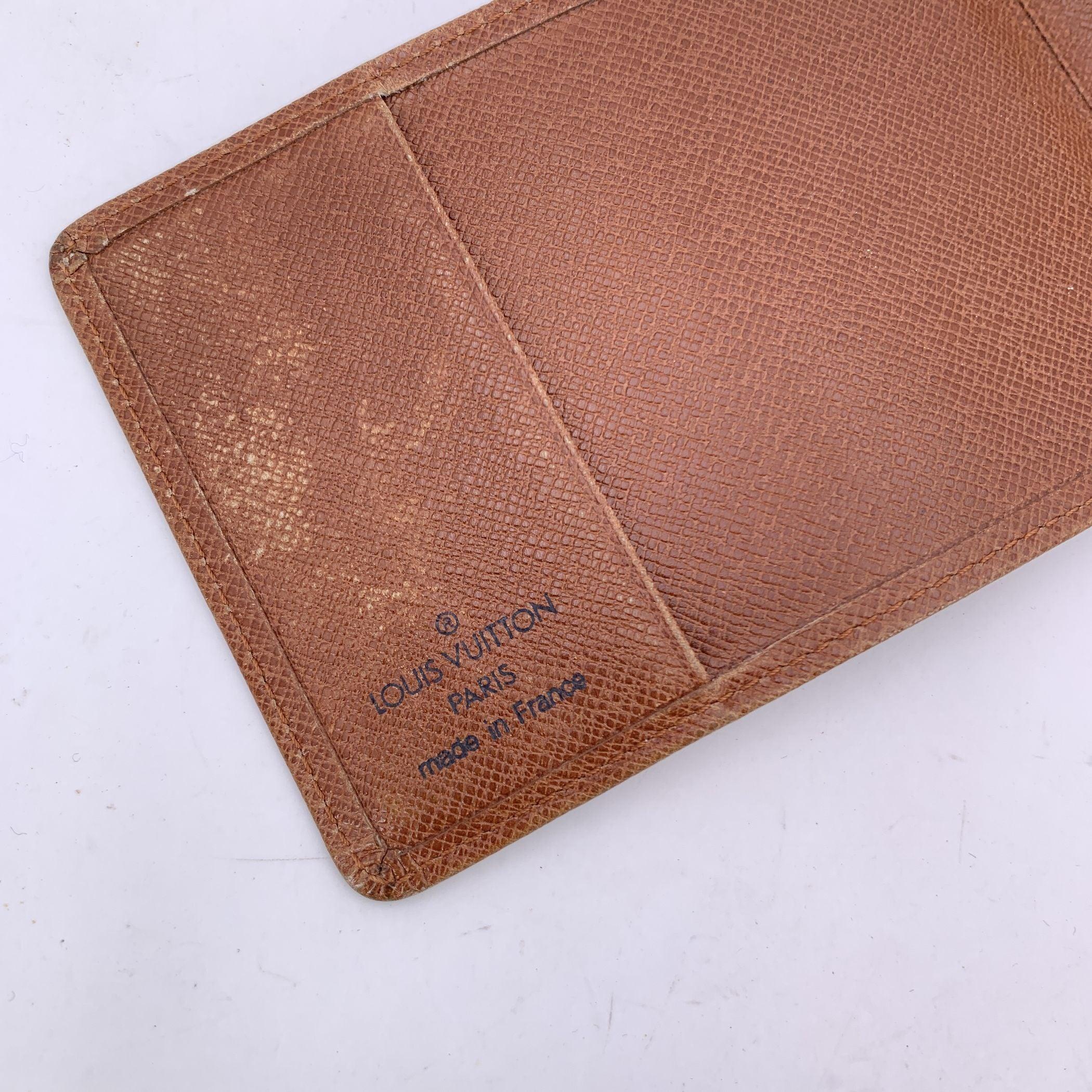 Women's or Men's Louis Vuitton Vintage Tan Taiga Leather Checkbook Holder Wallet For Sale