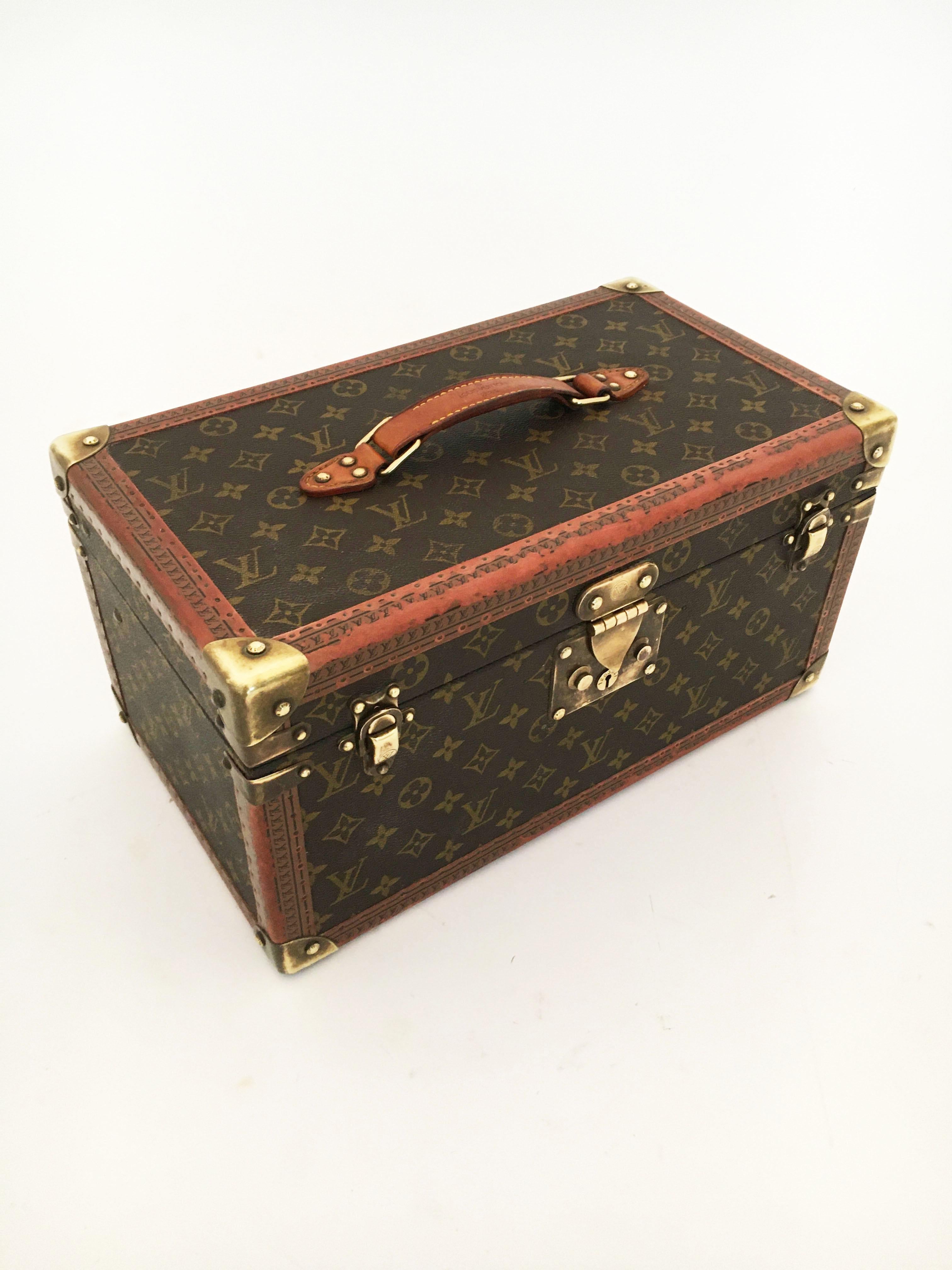 French Louis Vuitton Vintage Train Case, Boite Bouteilles Et Glace, Beauty Case For Sale