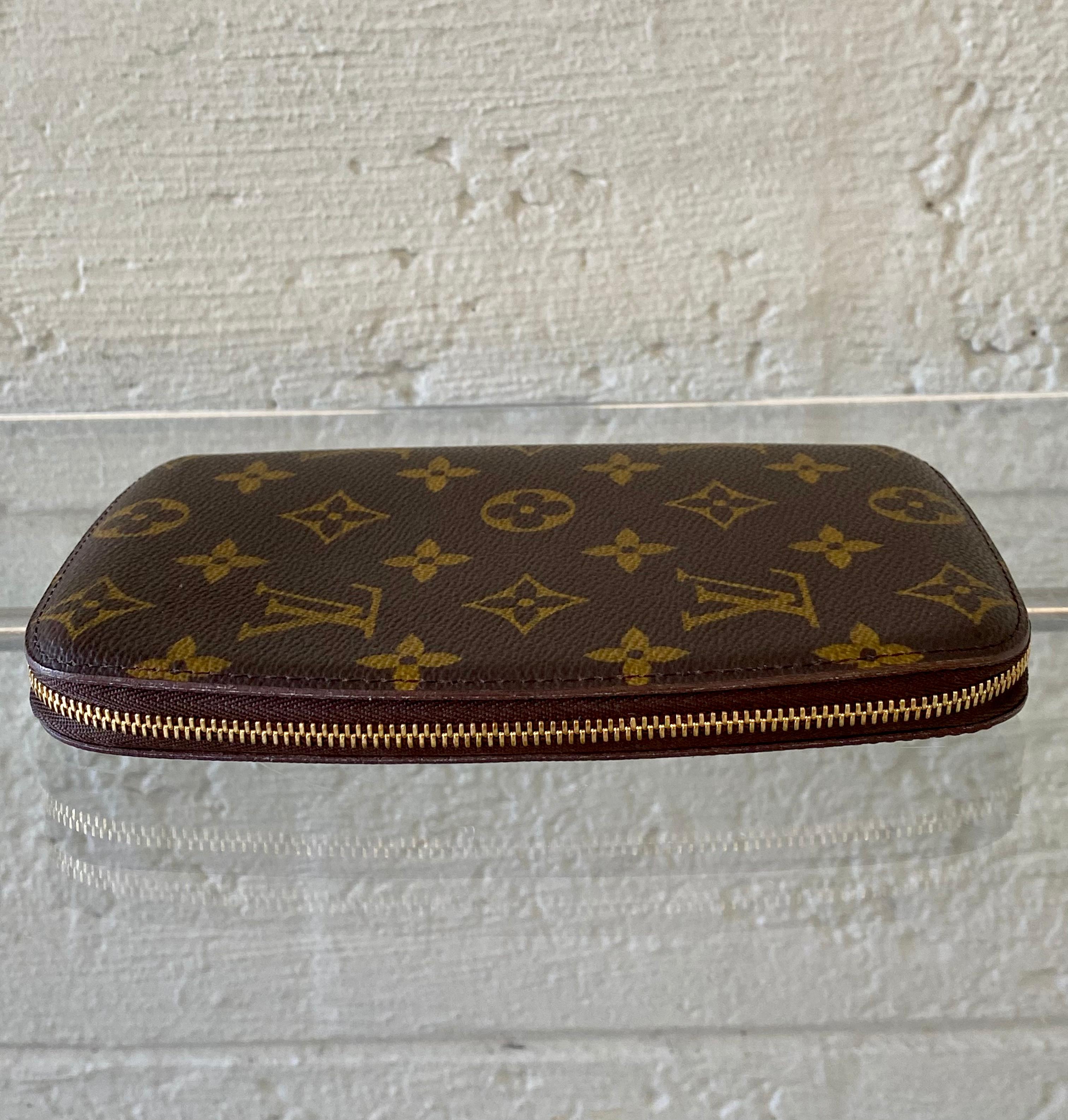 Louis Vuitton Vintage Wallet Phone Zippy Compact Clutch  In Good Condition In Fort Lauderdale, FL