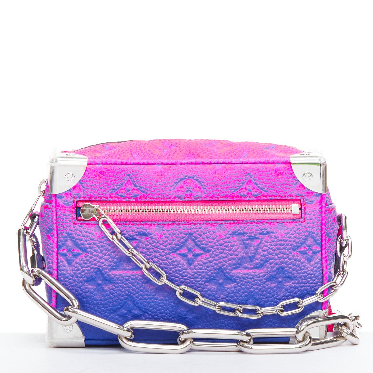 Louis Vuitton Virgil 2022 Taurillon Illusion Mini Soft Trunk pink blue Monogram shoulder bag
Reference: CNPG/A00115
Brand: Louis Vuitton
Designer: Virgil Abloh
Model: Mini Soft Trunk
Collection: SS 2022 - Runway
Material: Leather
Color: Blue,