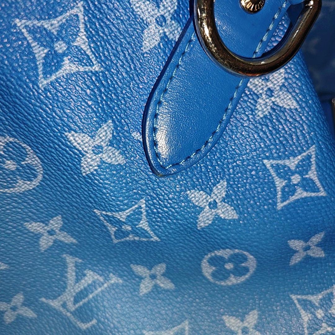 Louis Vuitton Virgil Abloh Keepall Bandouliere 50 Monogrammes Nuages Bleus en vente 6