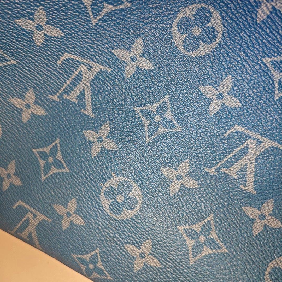Louis Vuitton Virgil Abloh Keepall Bandouliere 50 Monogrammes Nuages Bleus en vente 7