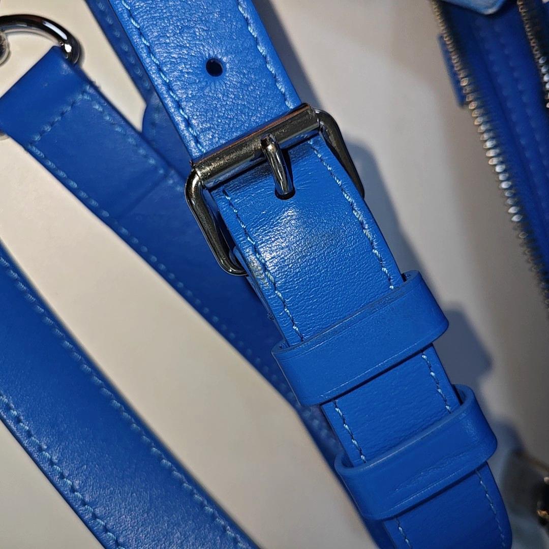 Louis Vuitton Virgil Abloh Keepall Bandouliere 50 Monogrammes Nuages Bleus en vente 11