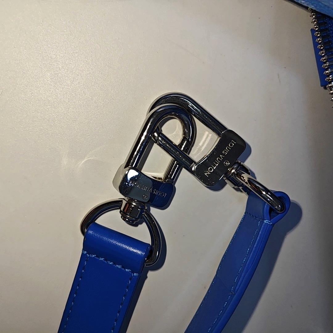 Louis Vuitton Virgil Abloh Keepall Bandouliere 50 Monogrammes Nuages Bleus en vente 13