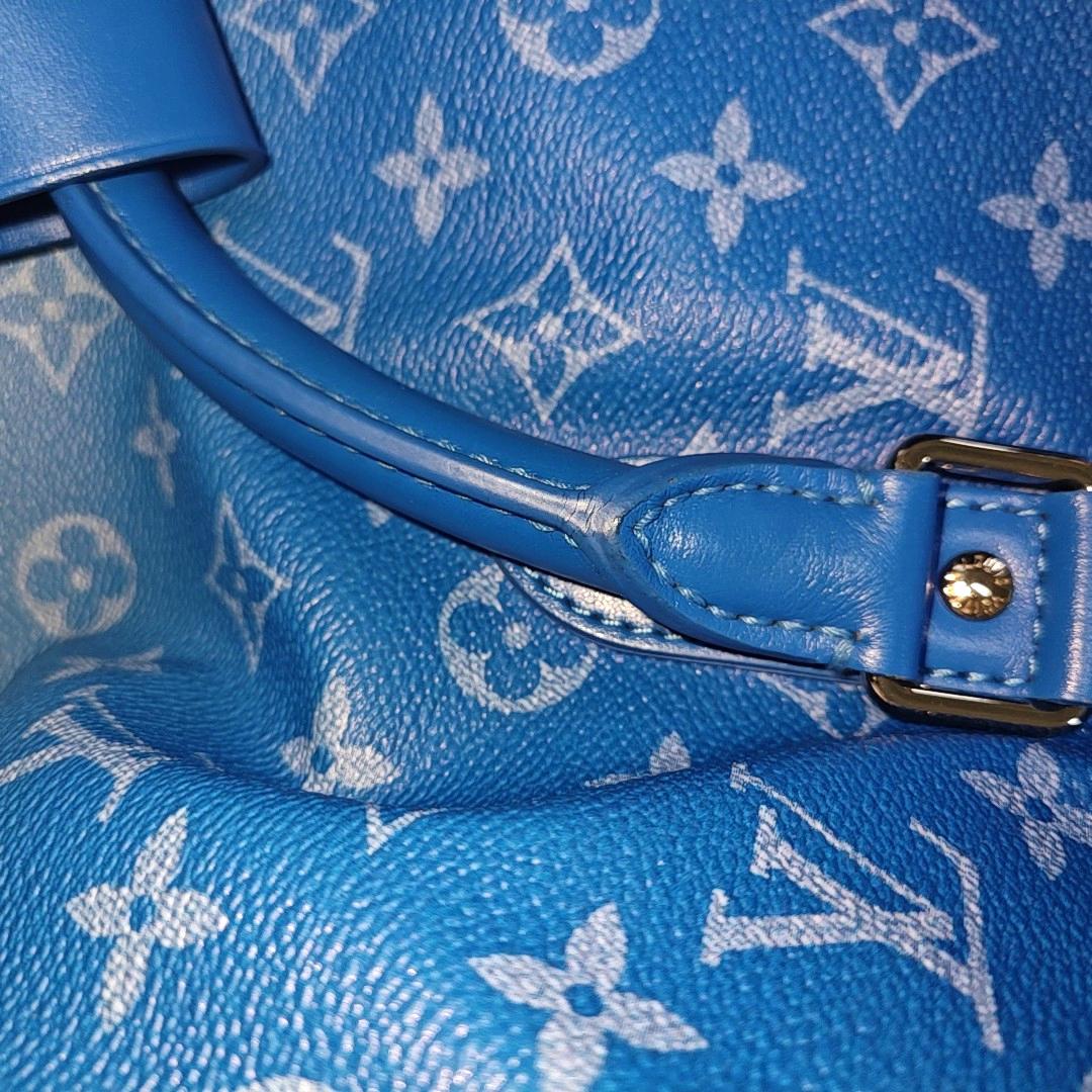 Louis Vuitton Virgil Abloh Keepall Bandouliere 50 Monogrammes Nuages Bleus en vente 4