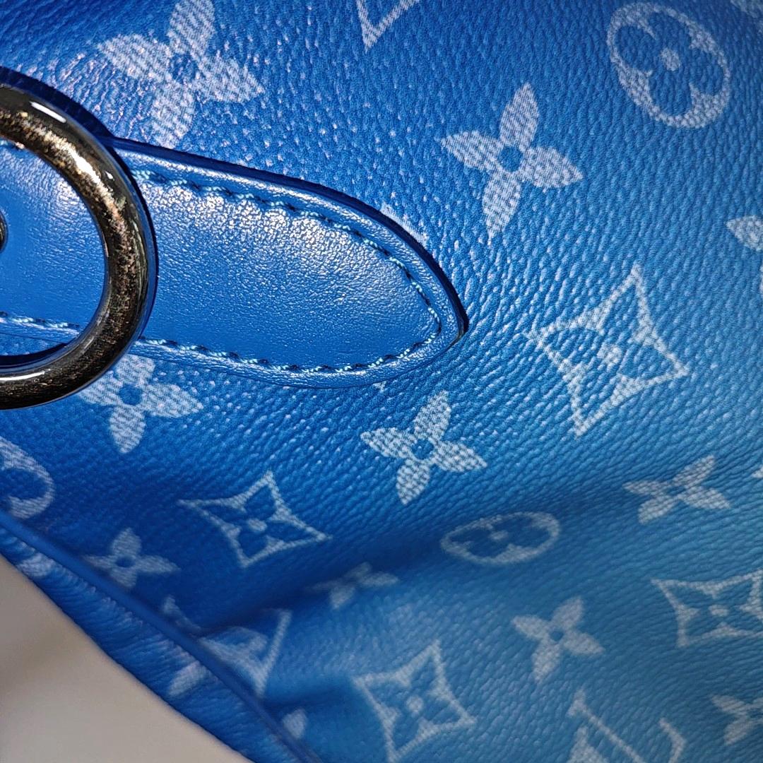 Louis Vuitton Virgil Abloh Keepall Bandouliere 50 Monogrammes Nuages Bleus en vente 5