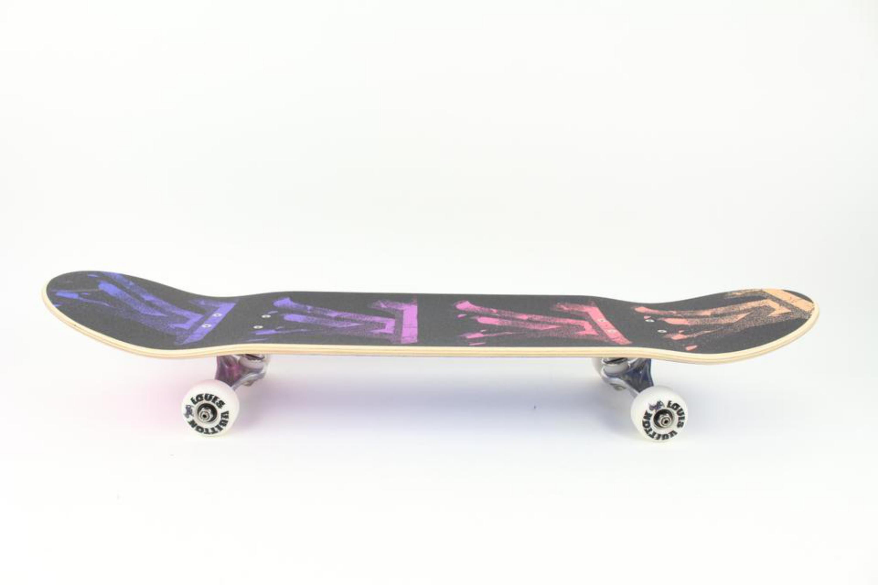 Louis Vuitton Virgil Abloh Neon LV Monogramm Skateboard 118lv26 (Violett) im Angebot