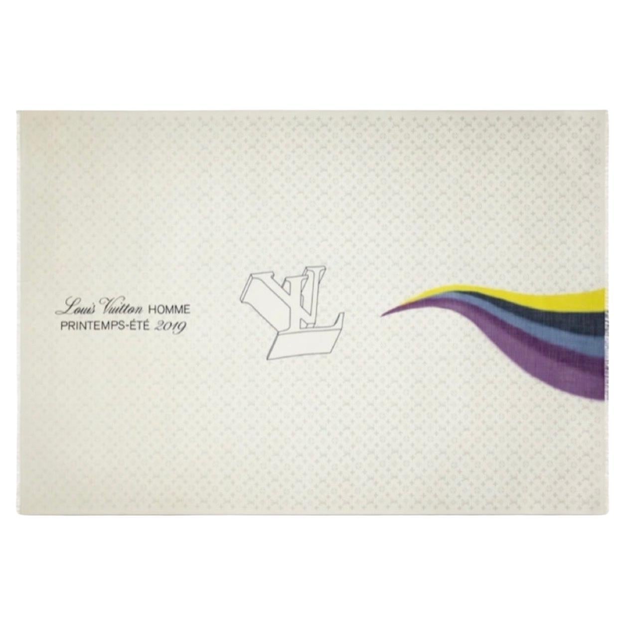 Ein extrem seltenes Stück aus Virgil Ablohs erster Saison mit dem kultigen Haus Louis Vuitton! Dieser Louis Vuitton Rainbow-Schal ist aus einer wunderbar weichen Kaschmir-Seidenmischung gefertigt. Es ist üppig und großzügig bemessen und zeigt