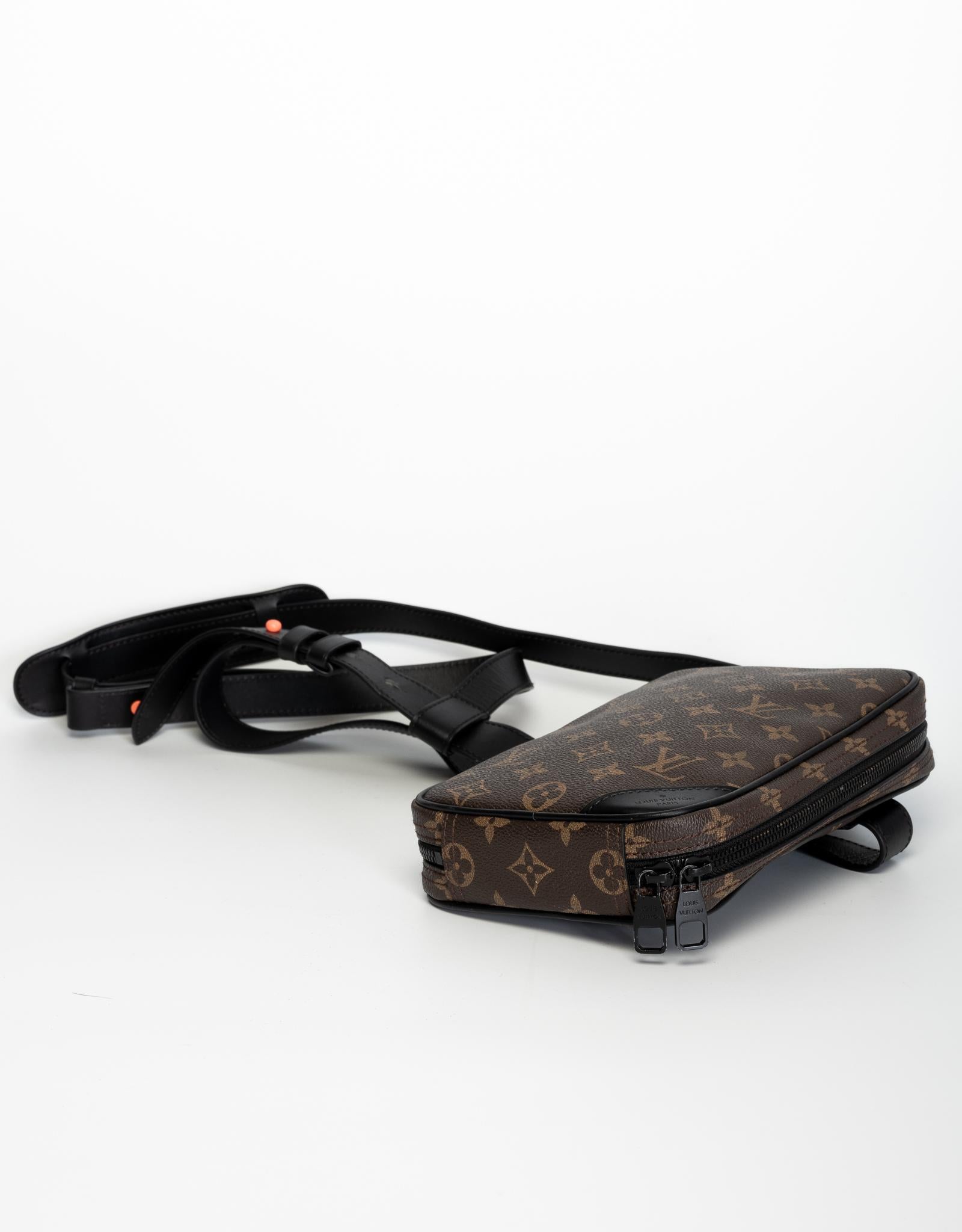 Louis Vuitton Virgiul Abloh Utility Front Messenger Bag (2018) In Excellent Condition For Sale In Montreal, Quebec