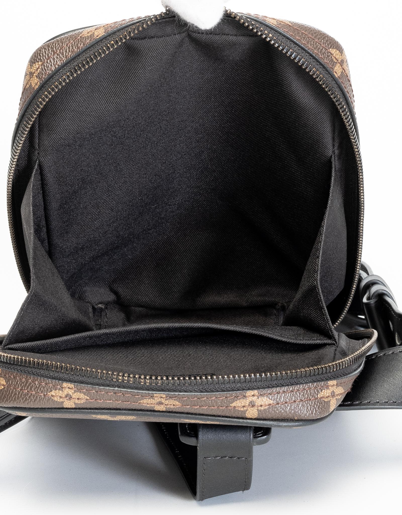 Women's or Men's Louis Vuitton Virgiul Abloh Utility Front Messenger Bag (2018) For Sale