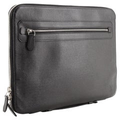 Die Vladimir Portfolio-Tasche von Louis Vuitton besteht aus schwarzem Taiga-Leder