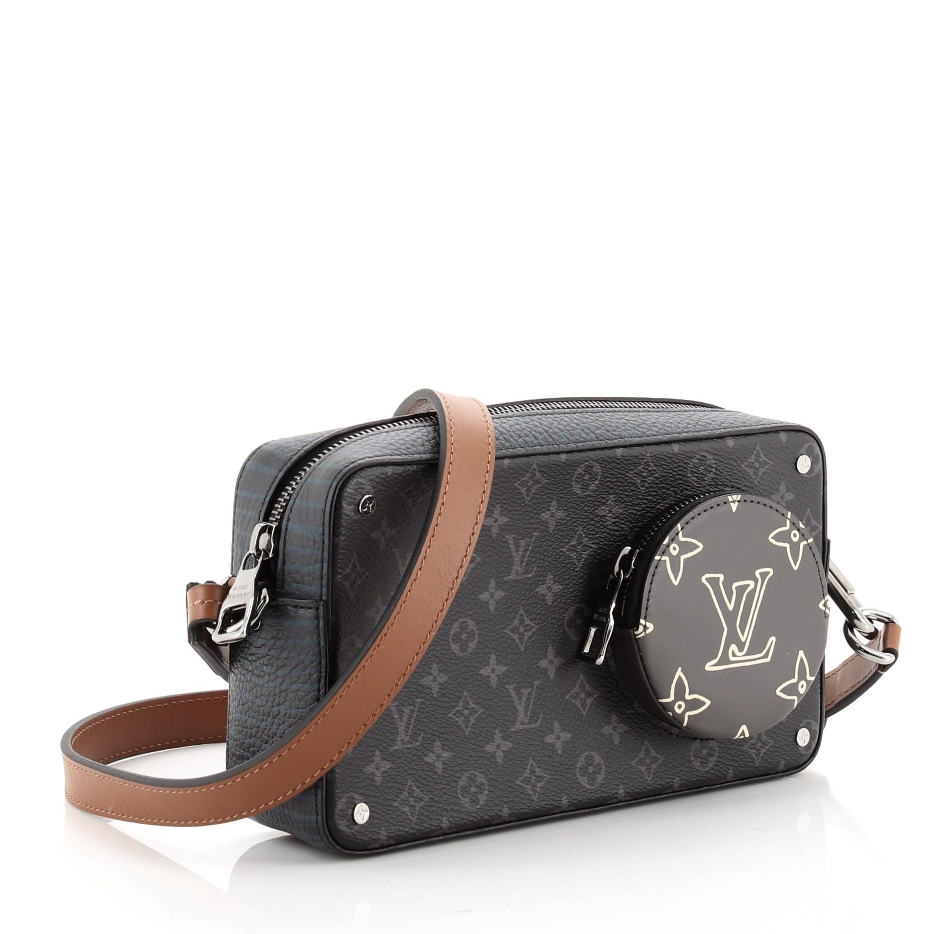 Tasche von Louis Vuitton Volga On Strap mit Monogramm Eclipse Canvas mit Monogramm Leder (Schwarz)