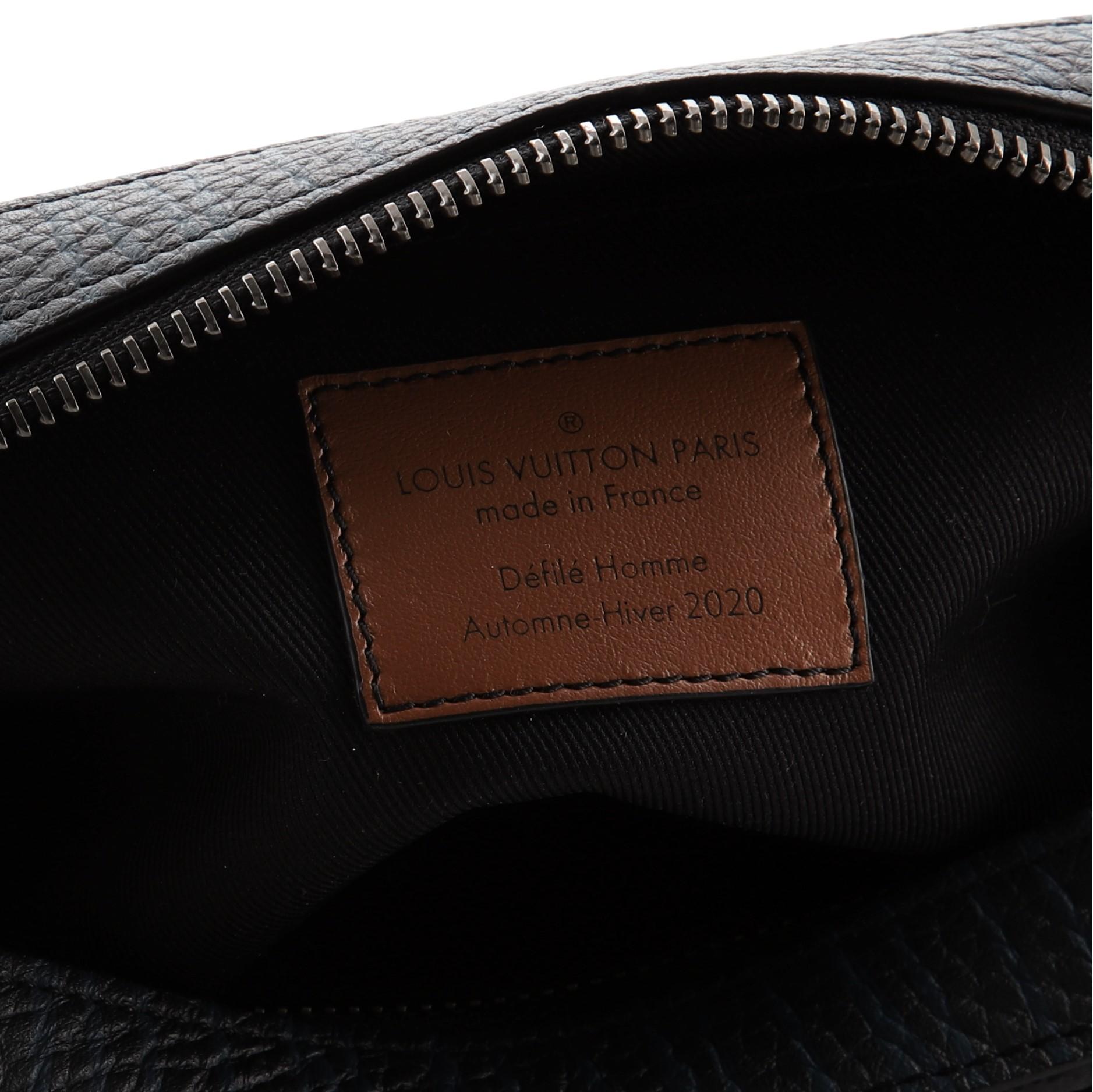 Tasche von Louis Vuitton Volga On Strap mit Monogramm Eclipse Canvas mit Monogramm Leder 3