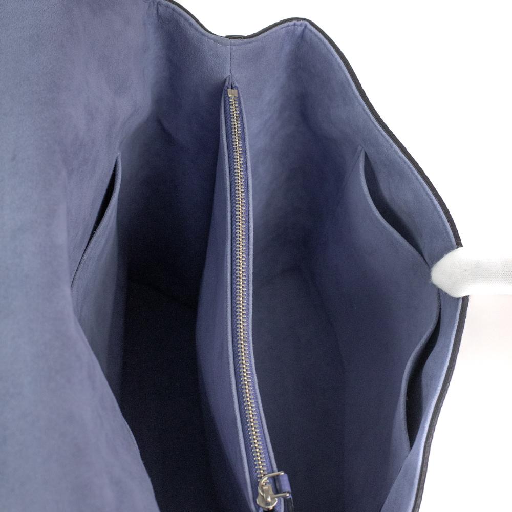 Women's LOUIS VUITTON Volta Shoulder bag in Purple Leather