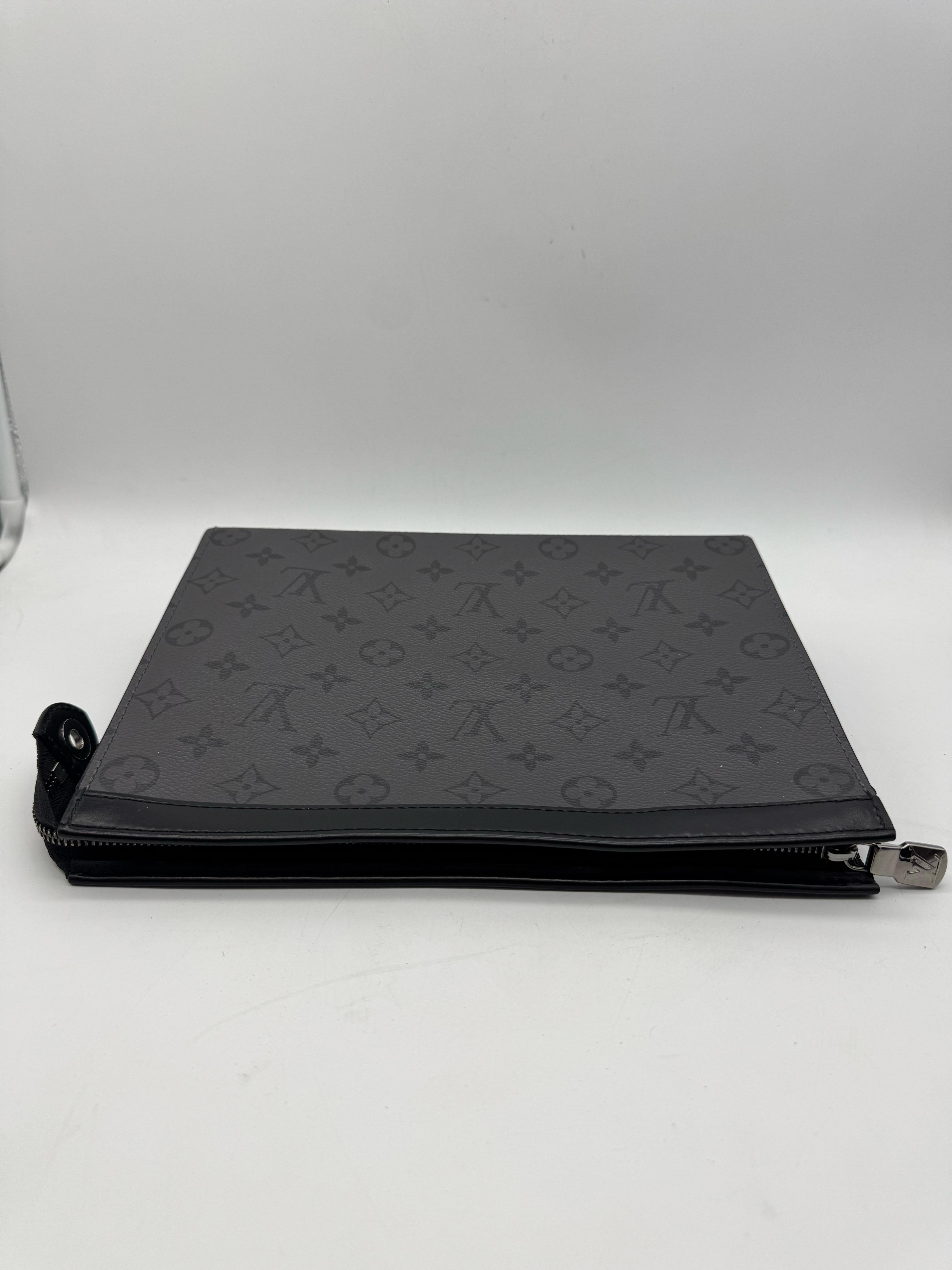 Noir Louis Vuitton - Pochette de voyage Graphite en vente