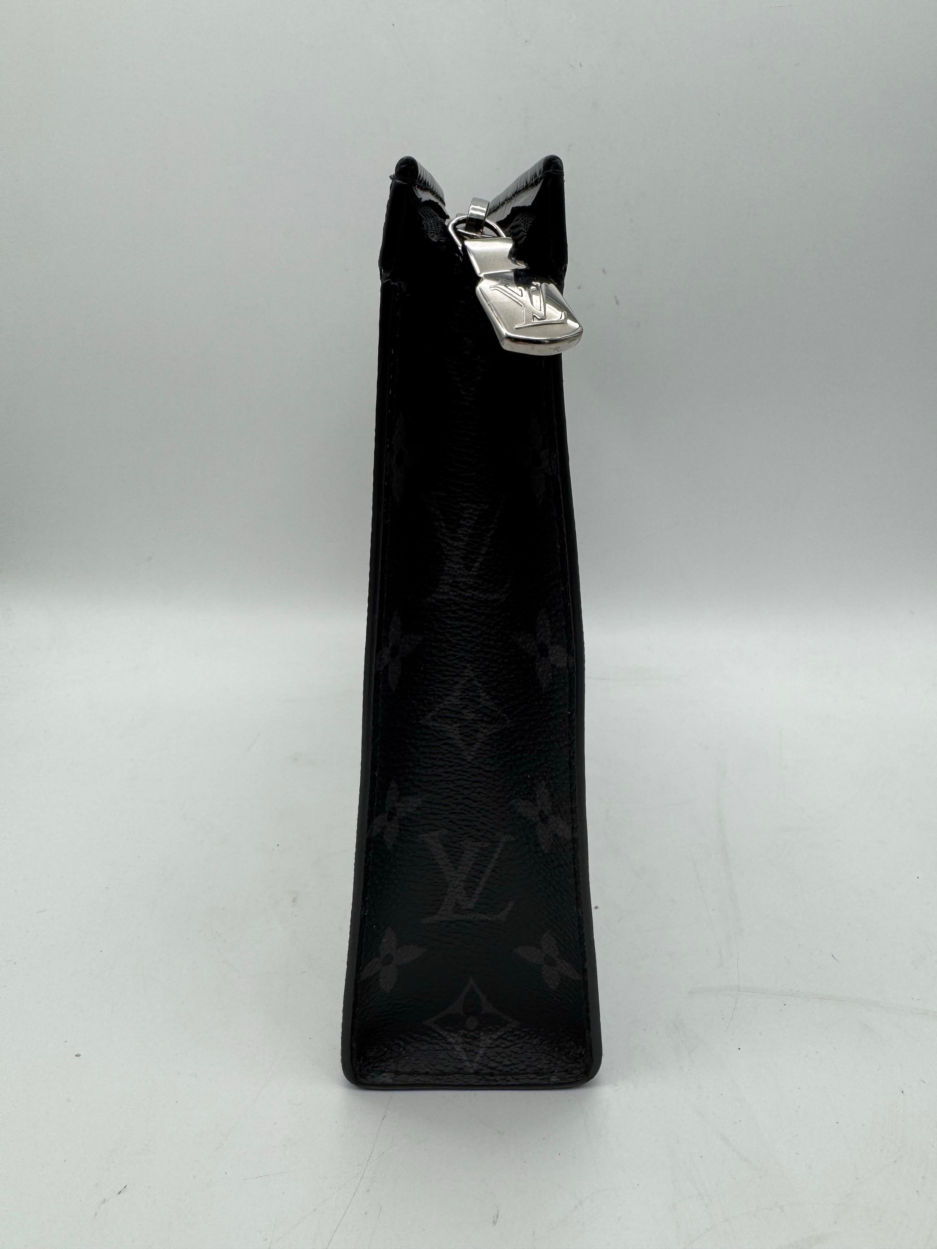 Louis Vuitton - Pochette de voyage Graphite en vente 2