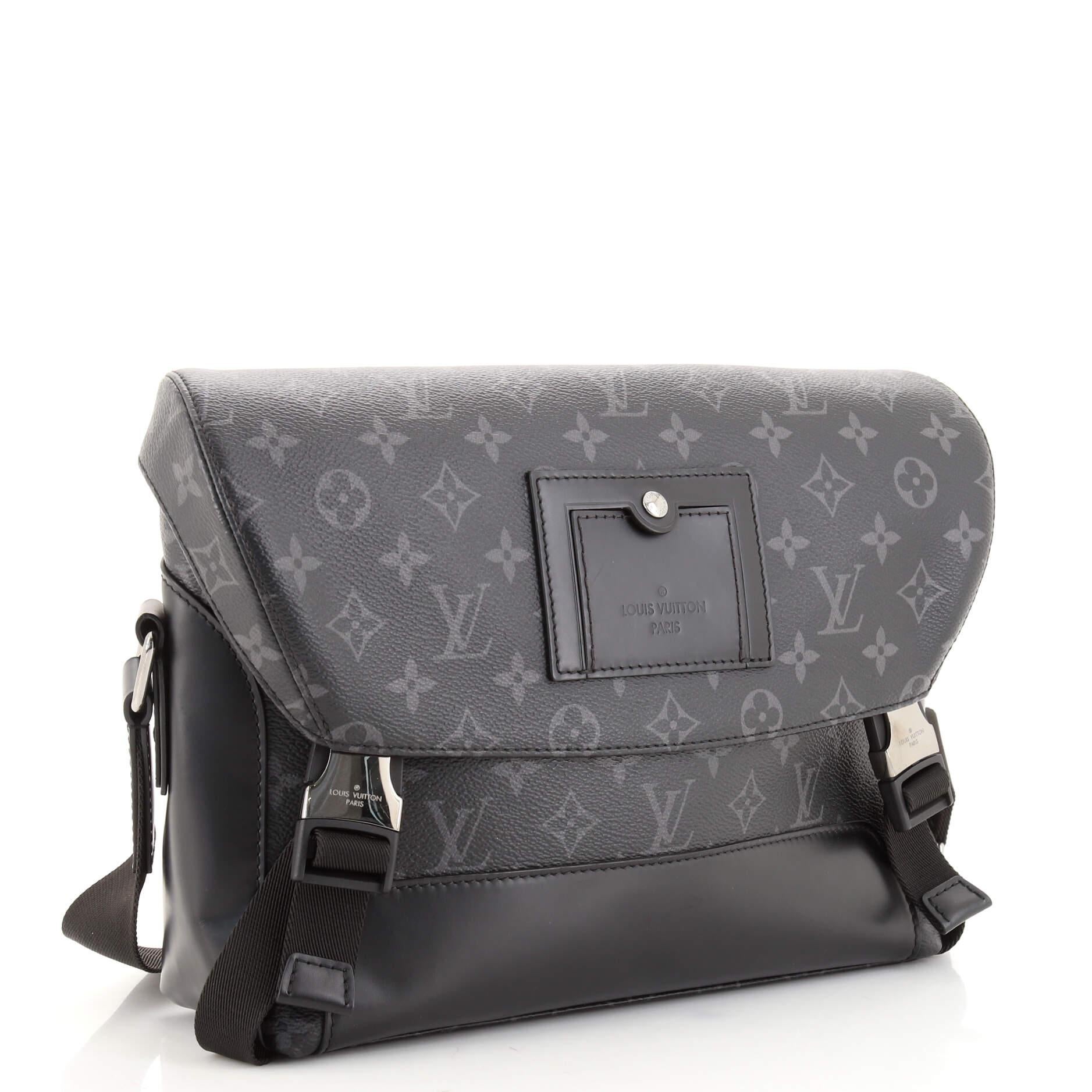Condition: Very good. Odor in interior. Creasing on exterior, minor wear on base corners and strap, moderate scuffs and wear on leather trims. Indentations underneath shoulder pad, wear and marks underneath flap and in interior, scratches on