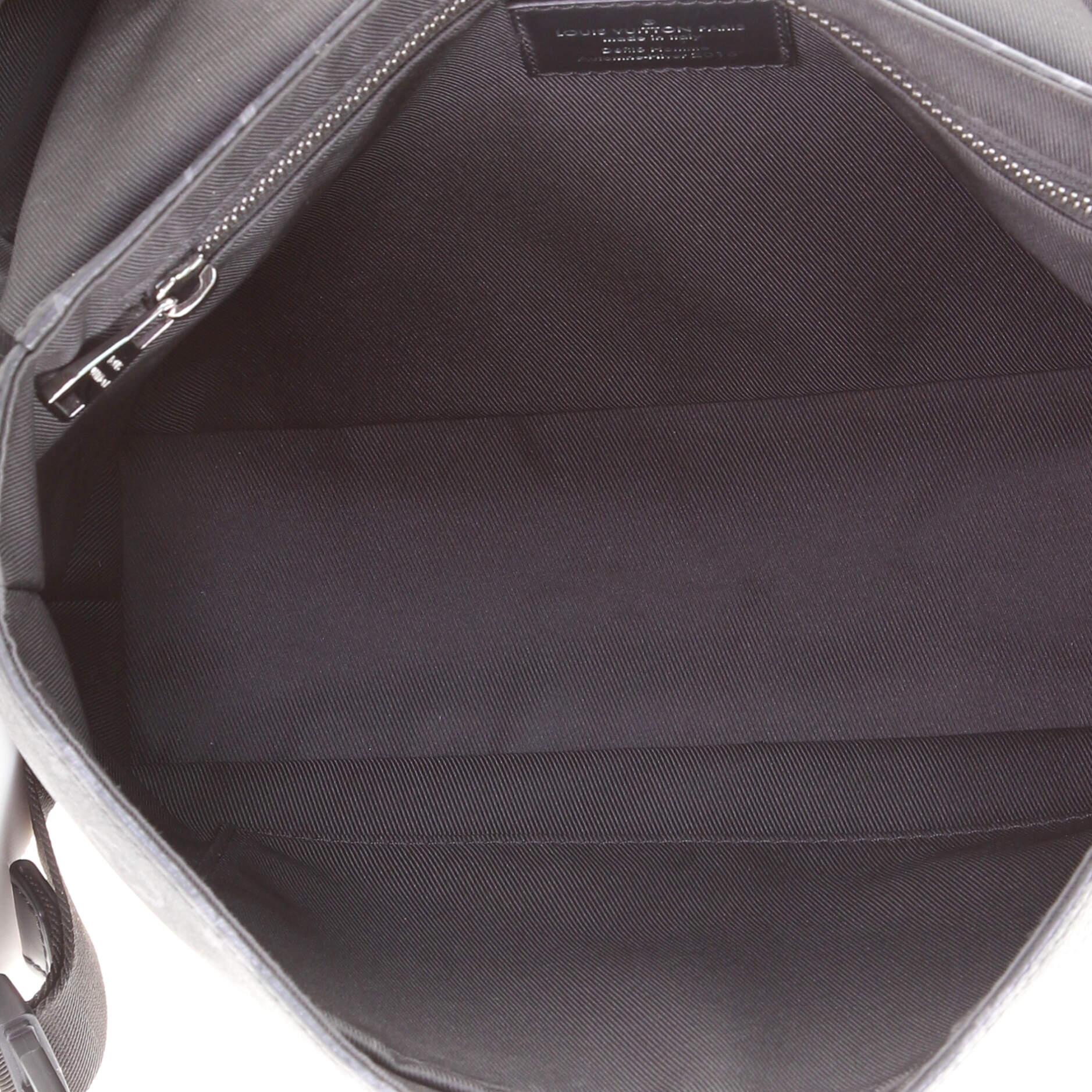 lv voyager bag