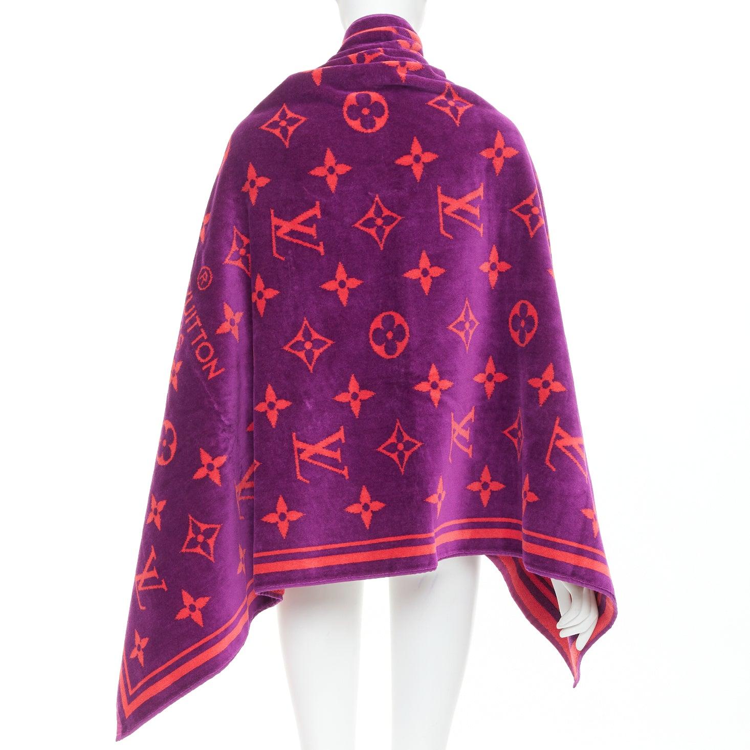 LOUIS VUITTON Vuittamins  telo da spiaggia LV monogram in cotone rosa e viola
Riferimento: AAWC/A01557
Marchio: Louis Vuitton
Materiale: Cotone
Colore: rosa, viola
Modello: Monogramma
Dettagli extra: Telo da spiaggia Louis Vuitton in cotone viola e