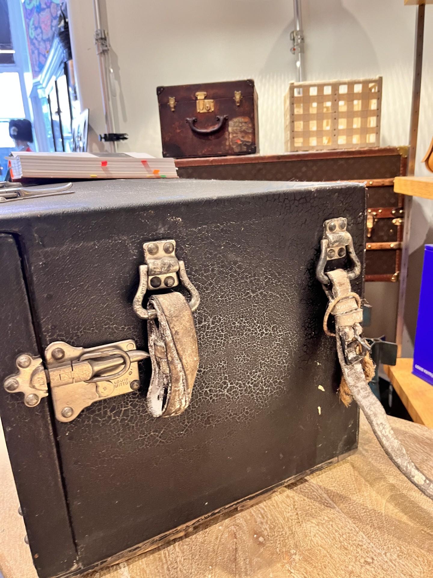 Louis Vuitton Vuittonit aus Segeltuch  AUTOSKI Auto  Kofferraum (Französisch) im Angebot