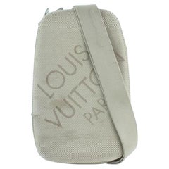 Sac à bandoulière Louis Vuitton modèle Mage Damier Geant 227800 en toile taupe à taille large