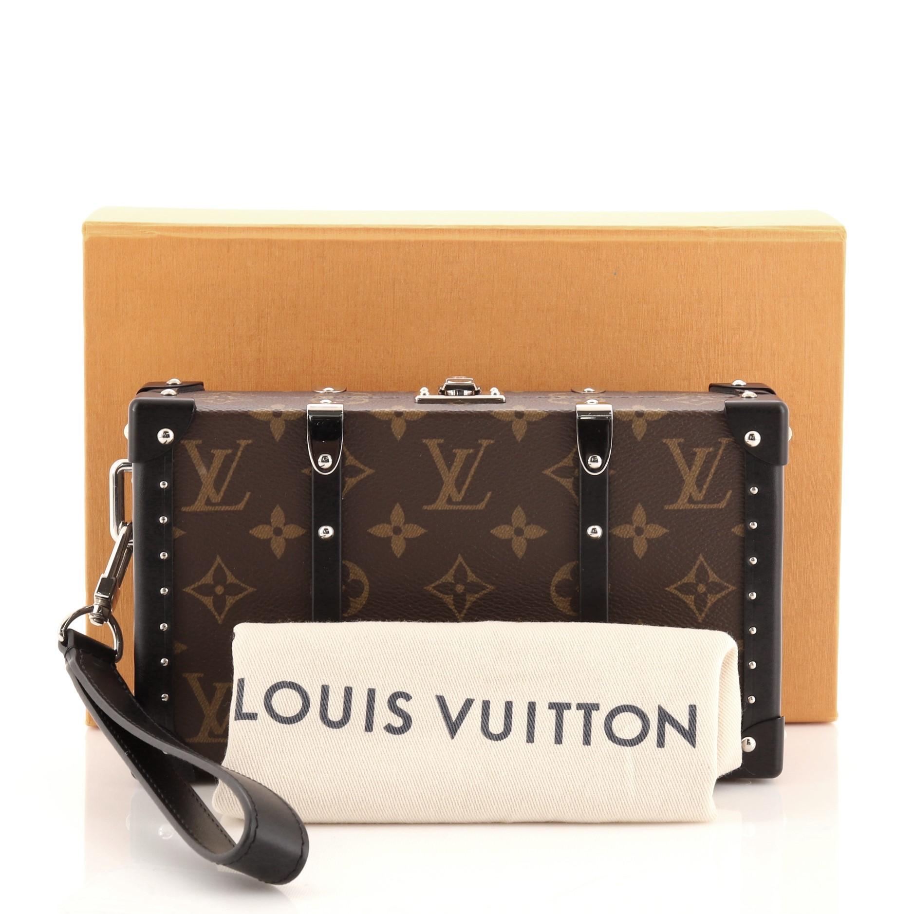 Condition: Excellent. Scratches on hardware.
Accessories: Wristlet Strap, Dust Bag, Box
Measurements: Height 5.5