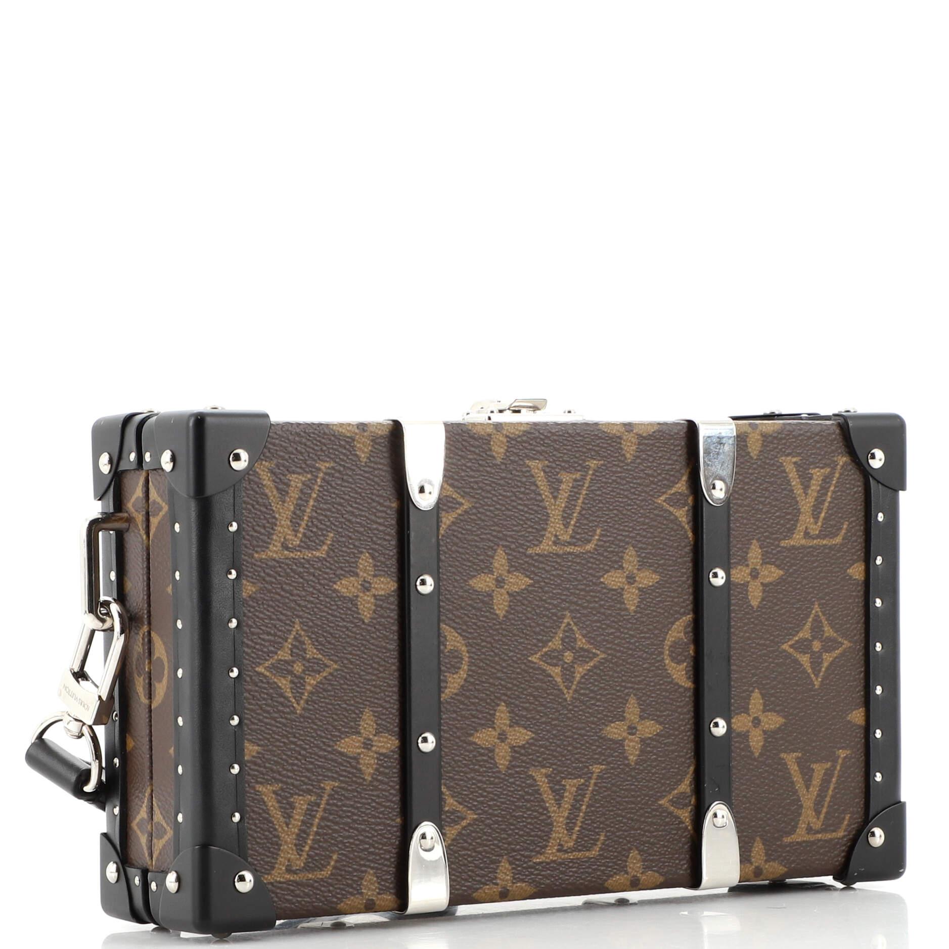 Condition: Excellent. Light scuffs in interior, scratches on hardware.
Accessories: Wristlet Strap
Measurements: Height 5.5