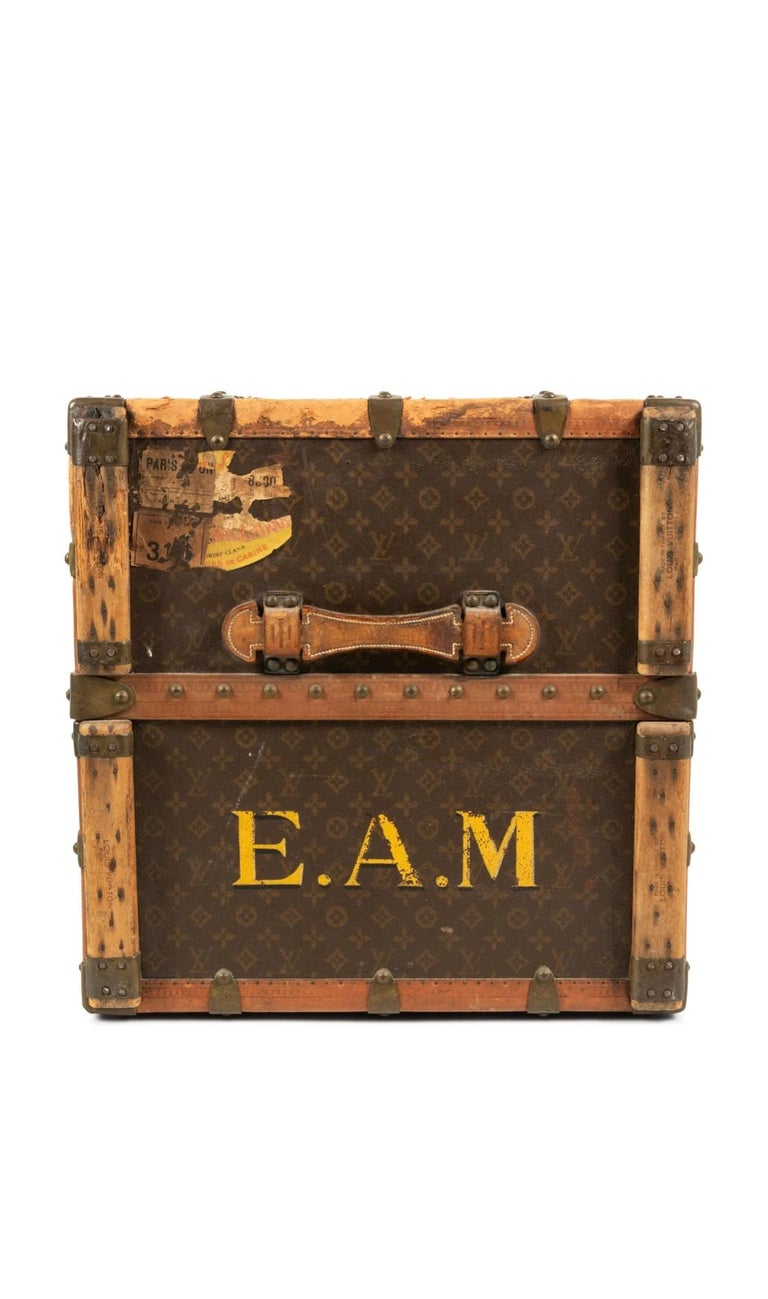 Sold luggages : Steamer Louis Vuitton leather trunk R2752