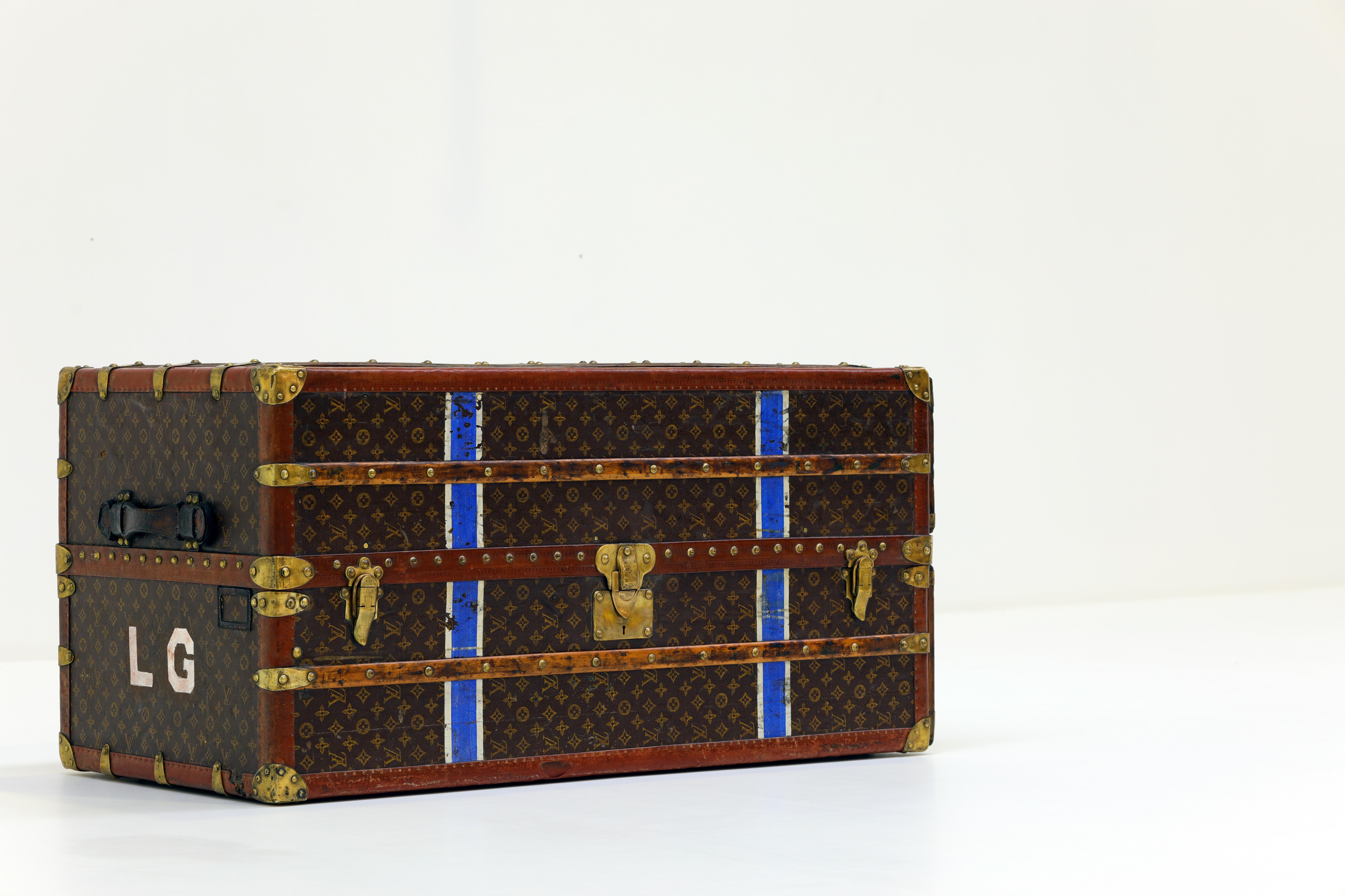 Louis Vuitton wardrobe trunk, 1920's For Sale 4
