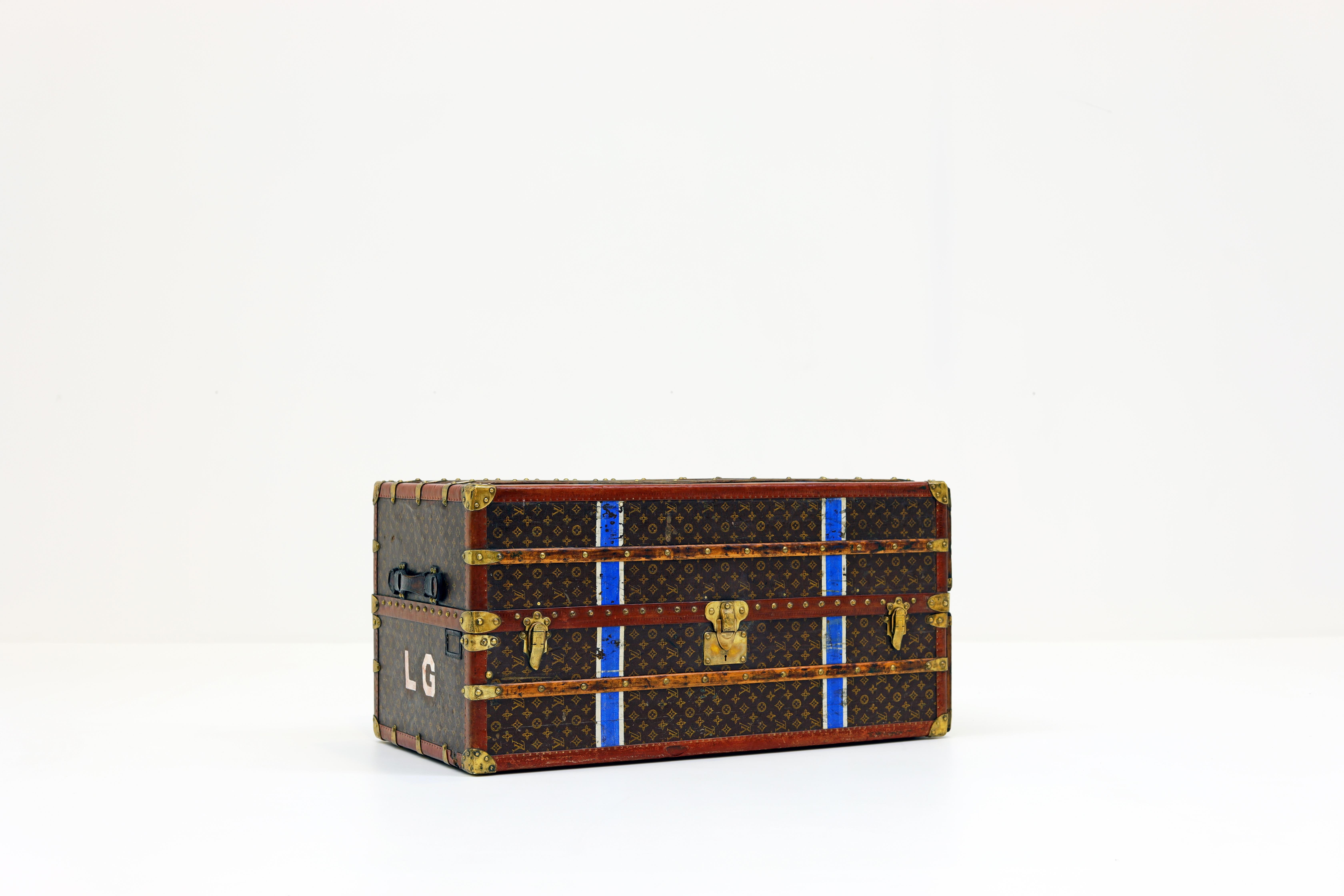 Louis Vuitton wardrobe trunk, 1920's In Good Condition For Sale In Zwevegem, VWV