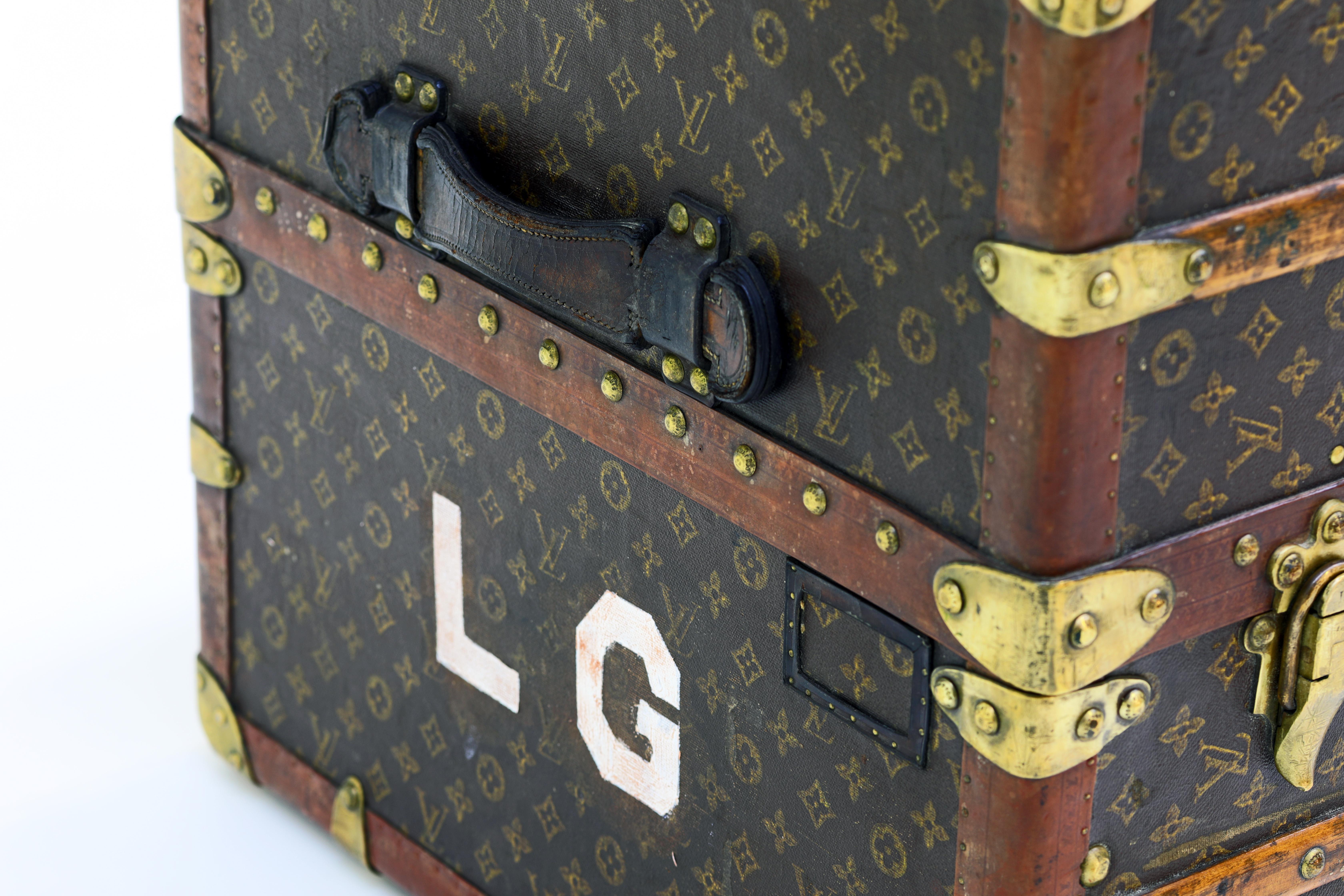 Louis Vuitton wardrobe trunk, 1920's For Sale 3