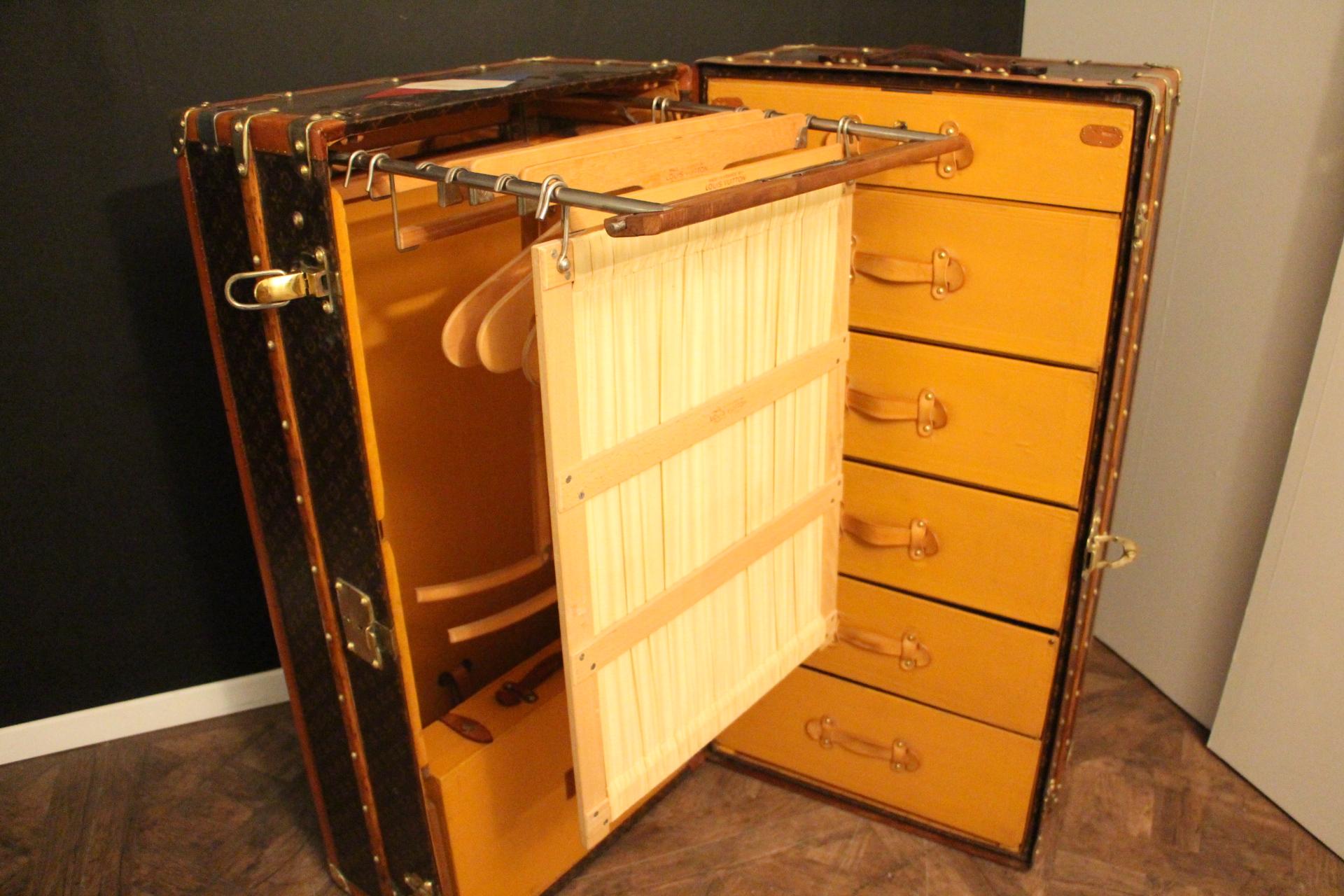 closet trunk