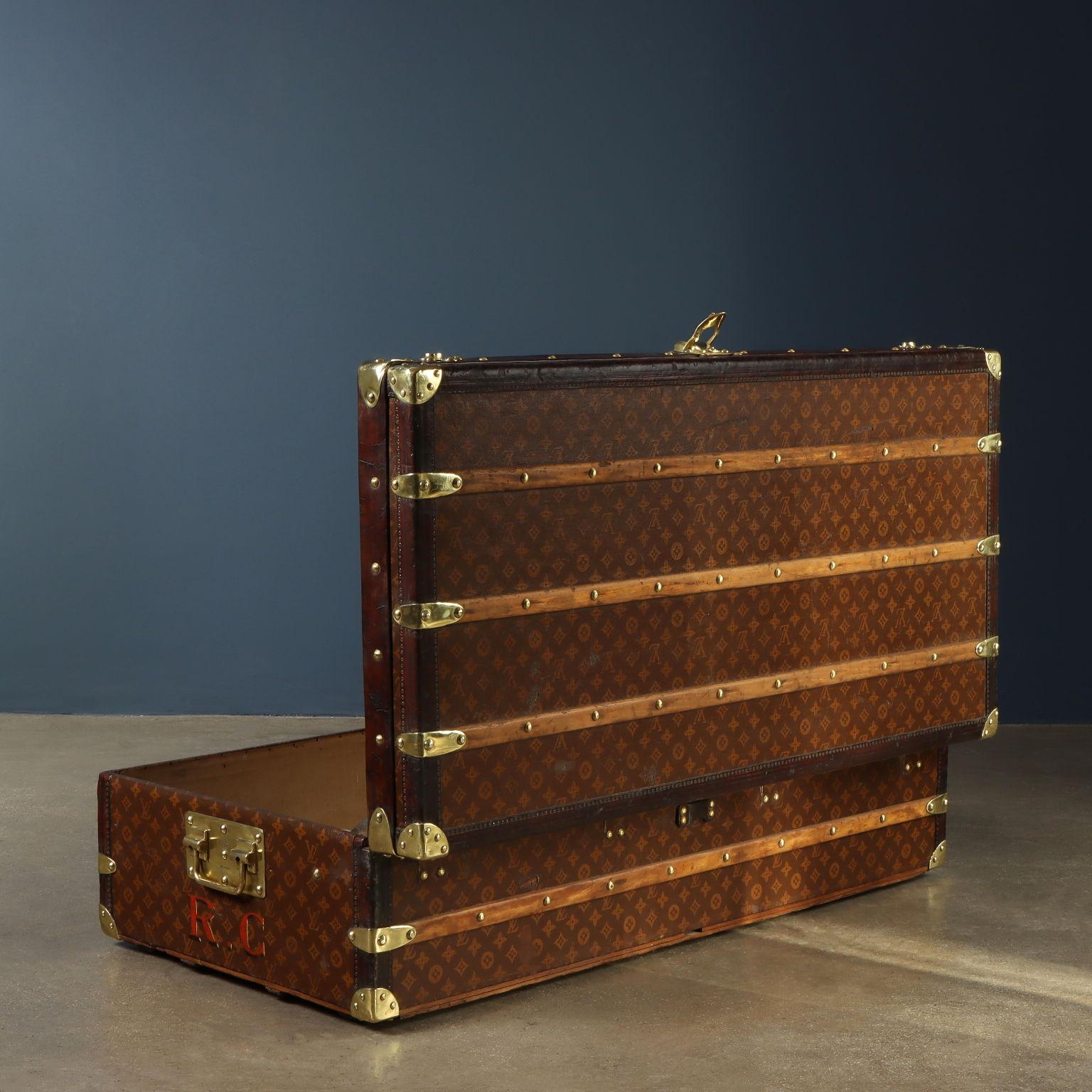 Louis Vuitton Wardrobe Trunk. Paris, c. 1910 For Sale 2