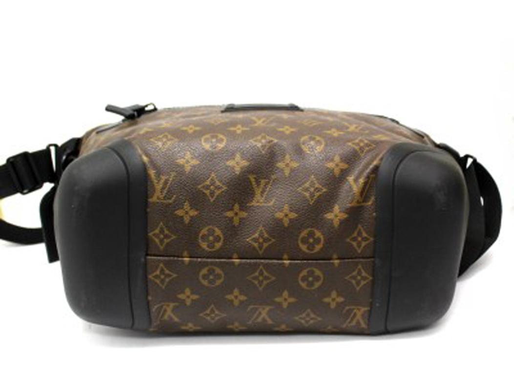 Louis Vuitton Water-Proof Shoulder Bag in Monogram Canvas with Black Rubber In Good Condition In Torre Del Greco, IT
