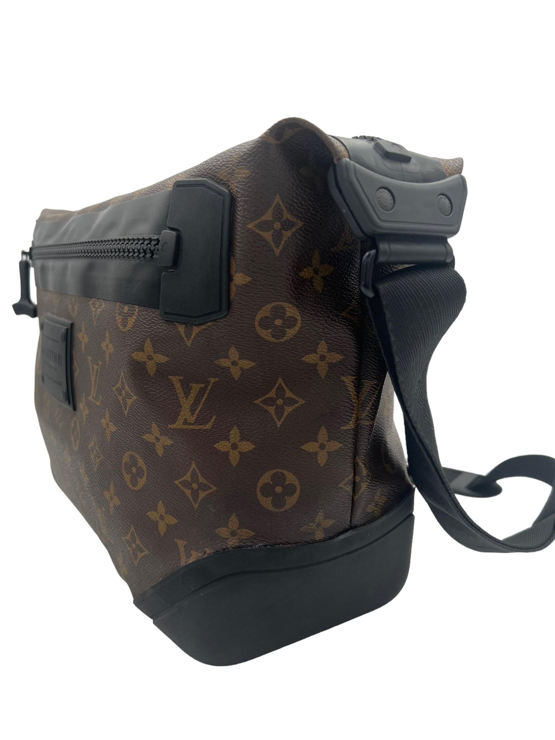 louis vuitton crochet duffle bag