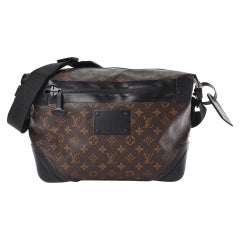 Louis Vuitton Waterproof Voyage Messenger Monogram Macassar 860410