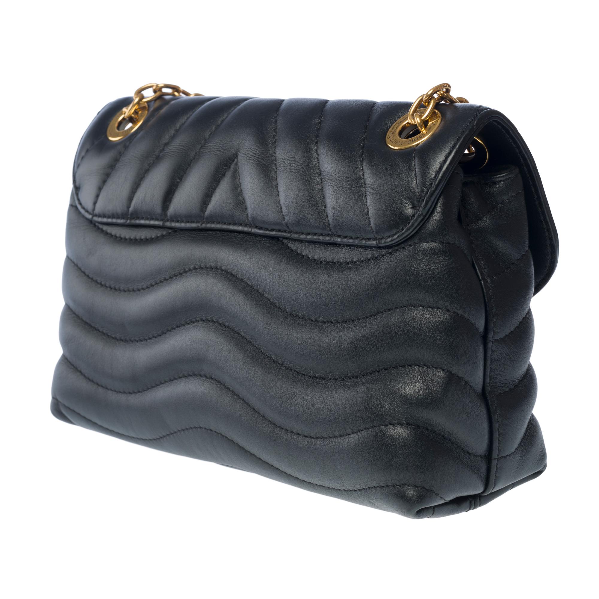 Louis Vuitton Wave shoulder bag in Black quilted calf leather, GHW 1