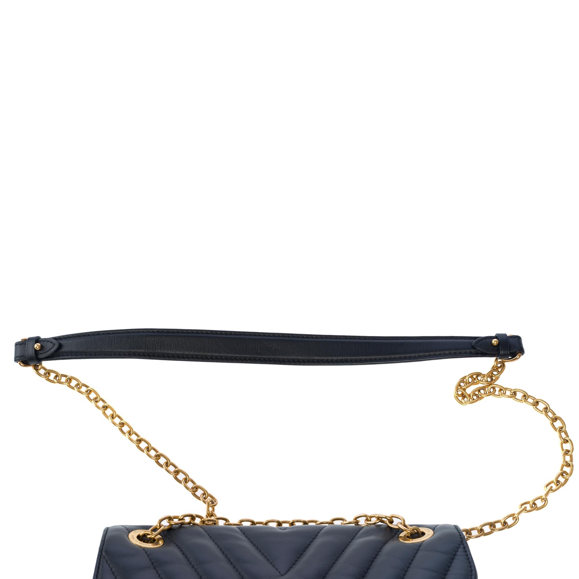 Louis Vuitton Wave shoulder bag in Black quilted calf leather, GHW 4