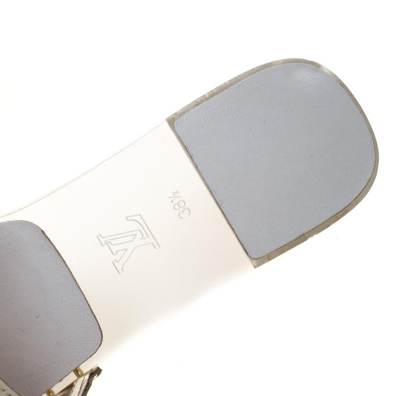 Louis Vuitton - Sandales à boucle en acrylique et cuir blanc, taille 38,5 en vente 1