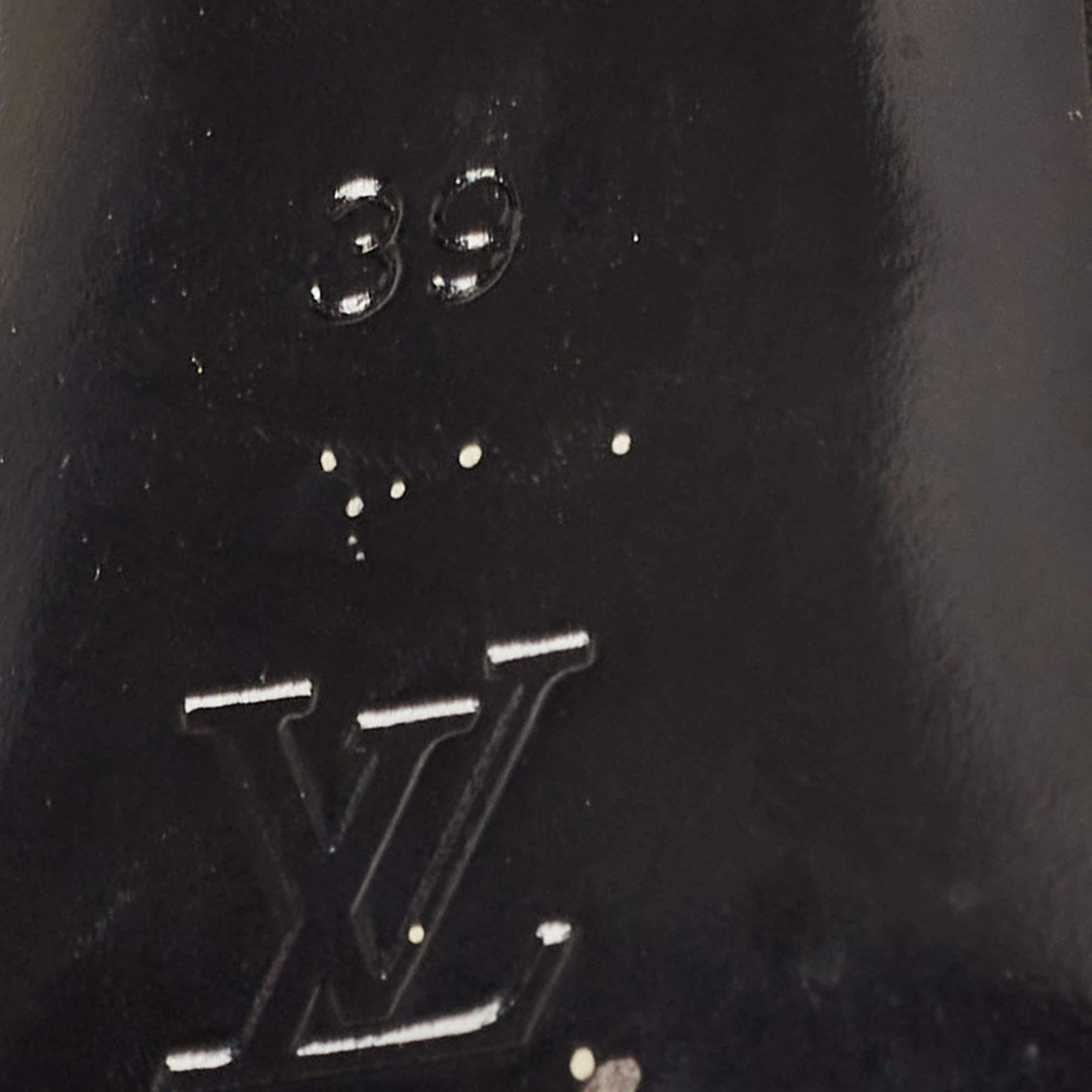 Louis Vuitton White/Black Leather Headline Slingback Pumps Size 39 In Good Condition For Sale In Dubai, Al Qouz 2