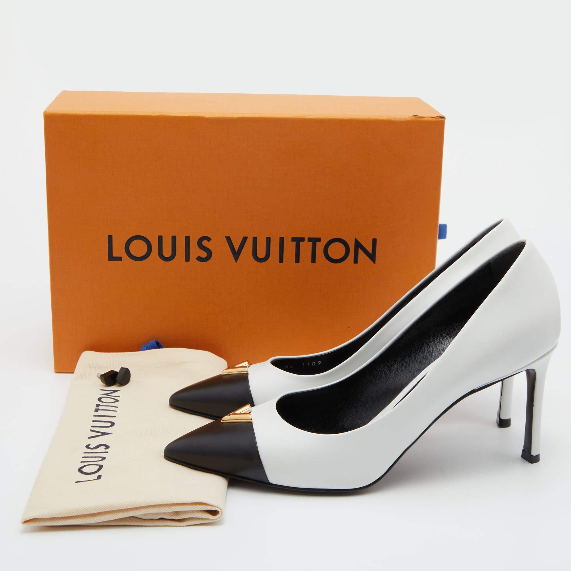 Louis Vuitton White/Black Leather Heartbreaker Pumps Size 39 For Sale