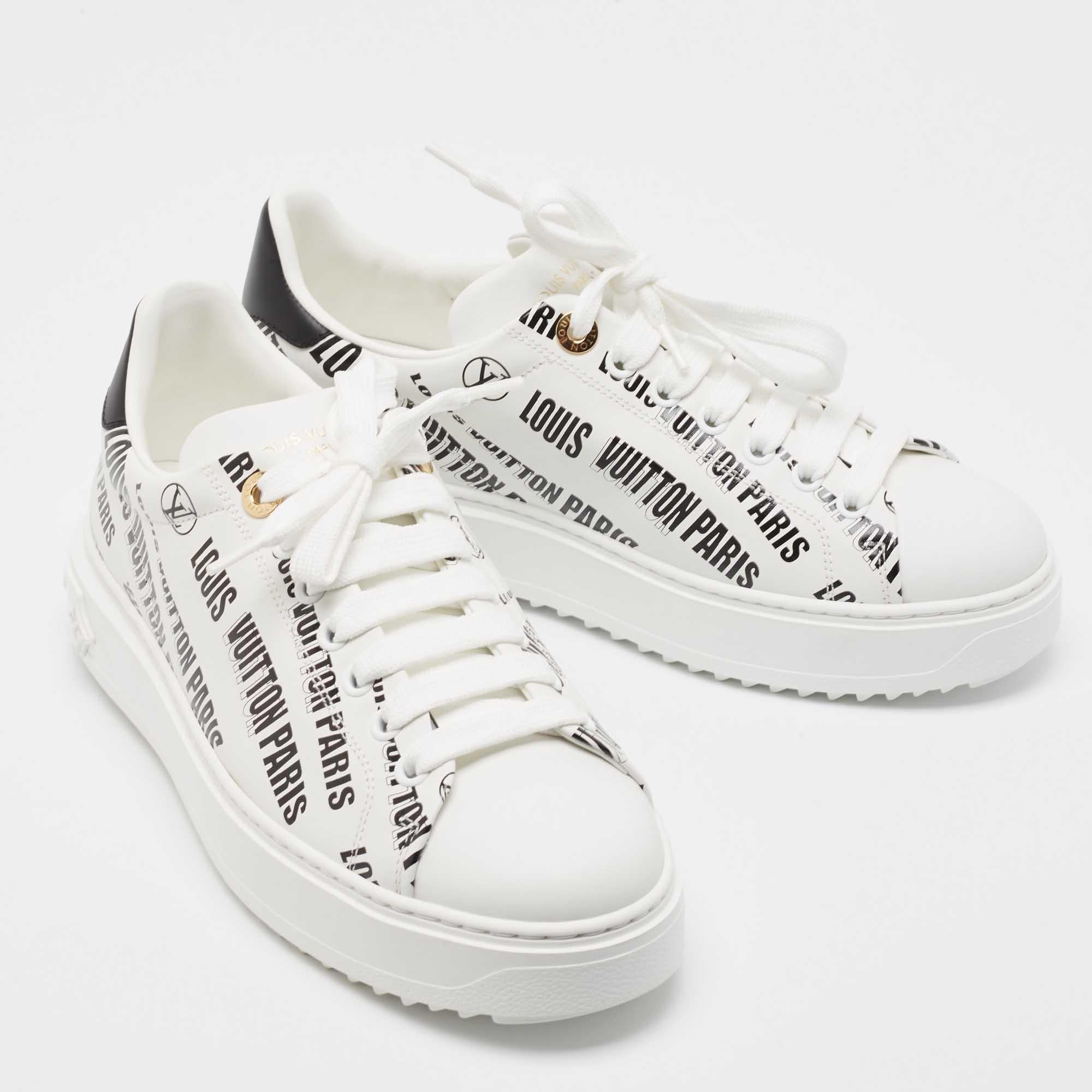 Louis Vuitton White/Black Leather Logo Printed Time Out Sneakers Size 37.5 In Excellent Condition For Sale In Dubai, Al Qouz 2