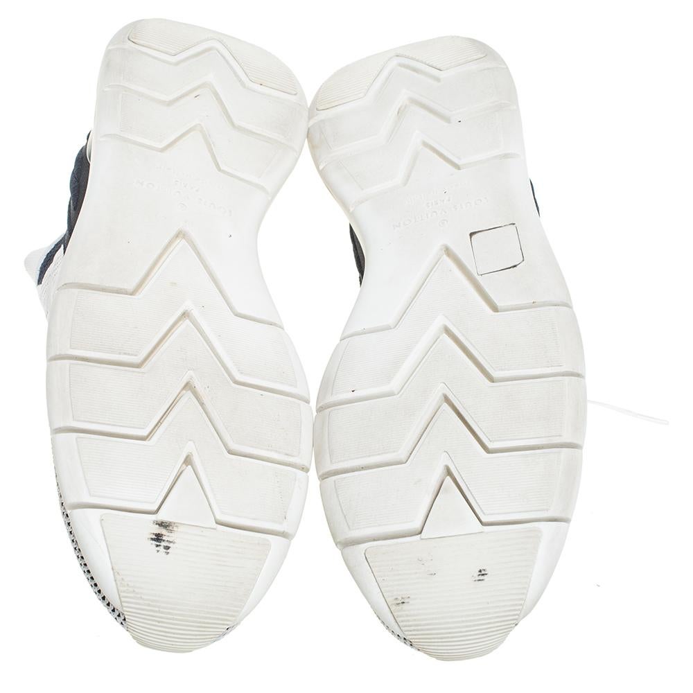 Louis Vuitton White/Blue Mesh Knit Fabric Fastlane Low Top Sneakers Size 44.5 In Good Condition In Dubai, Al Qouz 2