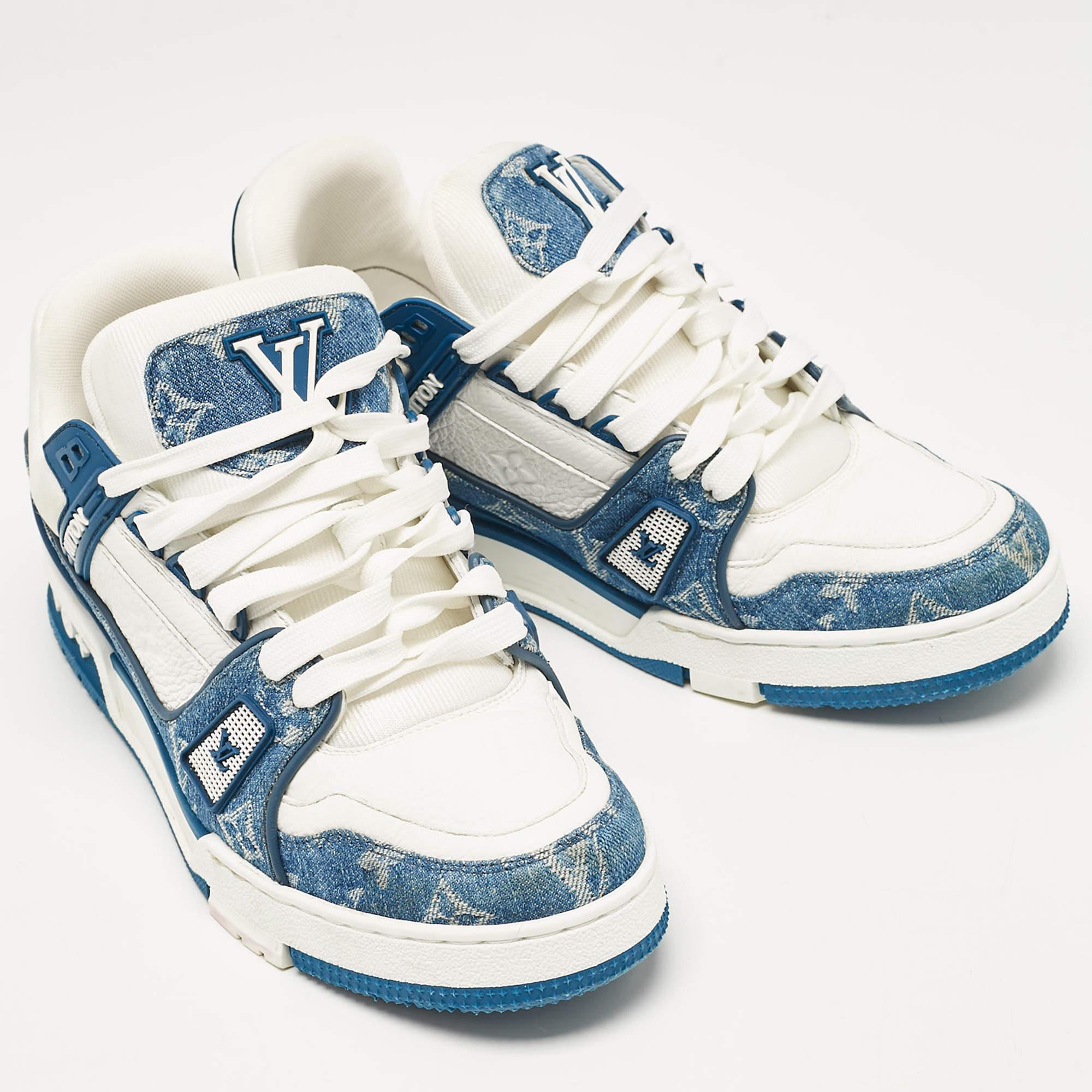 Louis Vuitton White/Blue Monogram Leather and Denim LV Trainer Sneakers Size 41 In Good Condition In Dubai, Al Qouz 2