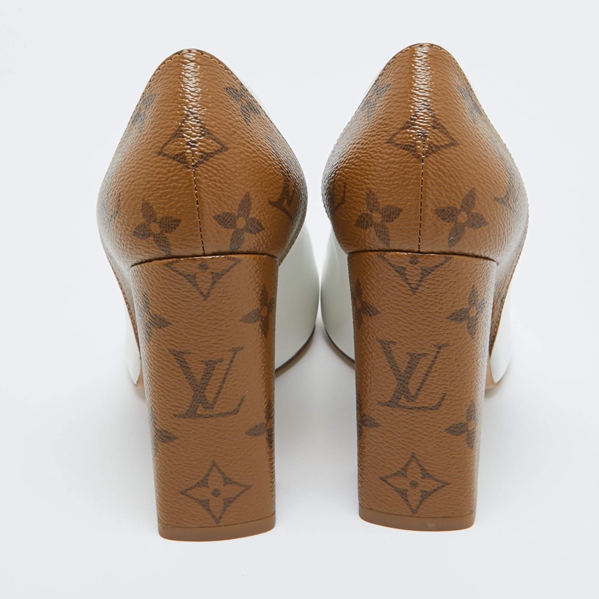 Louis Vuitton White/Brown Leather and Monogram Canvas Matchmake Pumps Size 38 In Excellent Condition In Dubai, Al Qouz 2