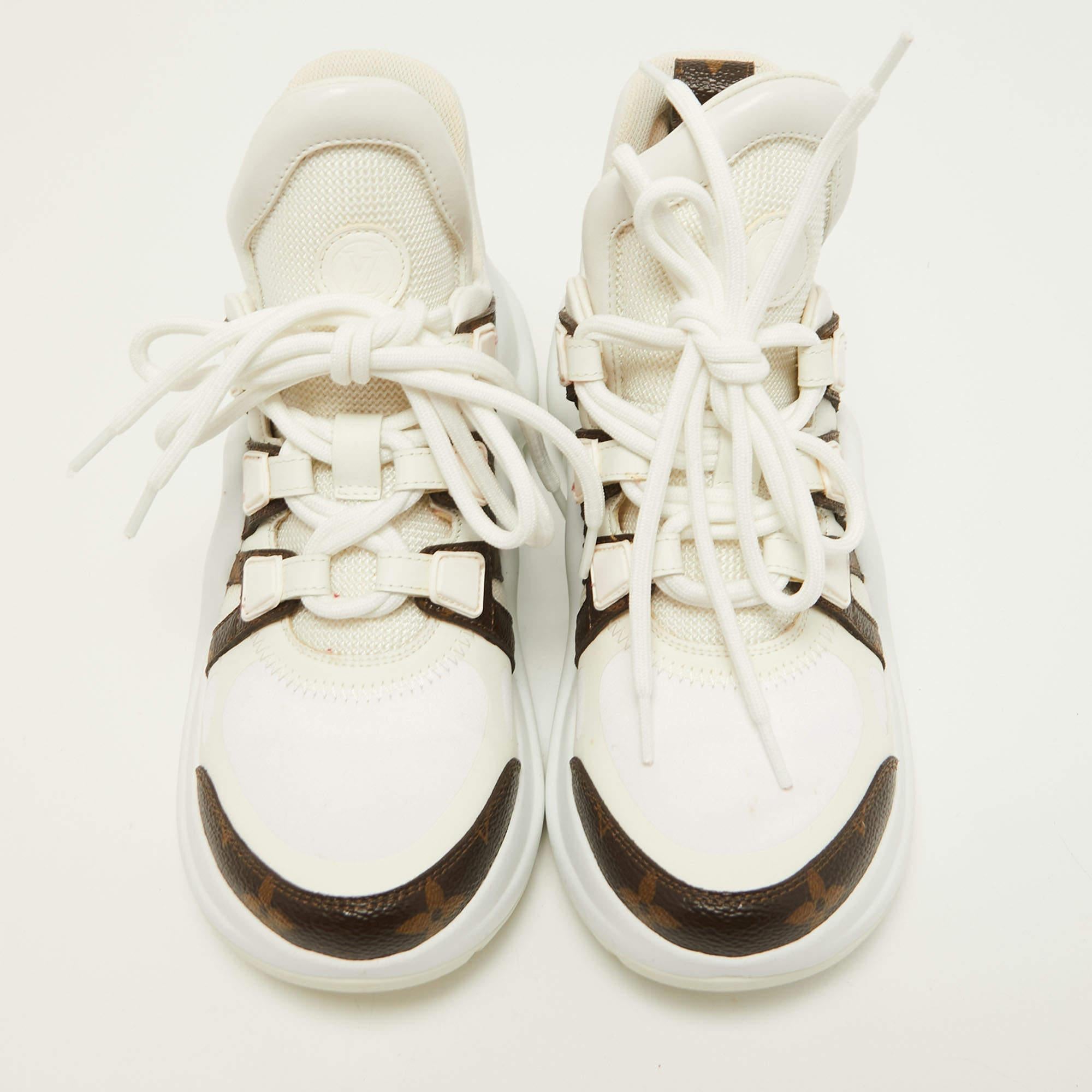 La collezione primavera/estate 2018 di Louis Vuitton ci ha fatto conoscere le sneakers Archlight in un momento in cui la febbre per le chunky sneakers si era appena diffusa. Il design è caratterizzato da un'atmosfera futuristica con una punta di