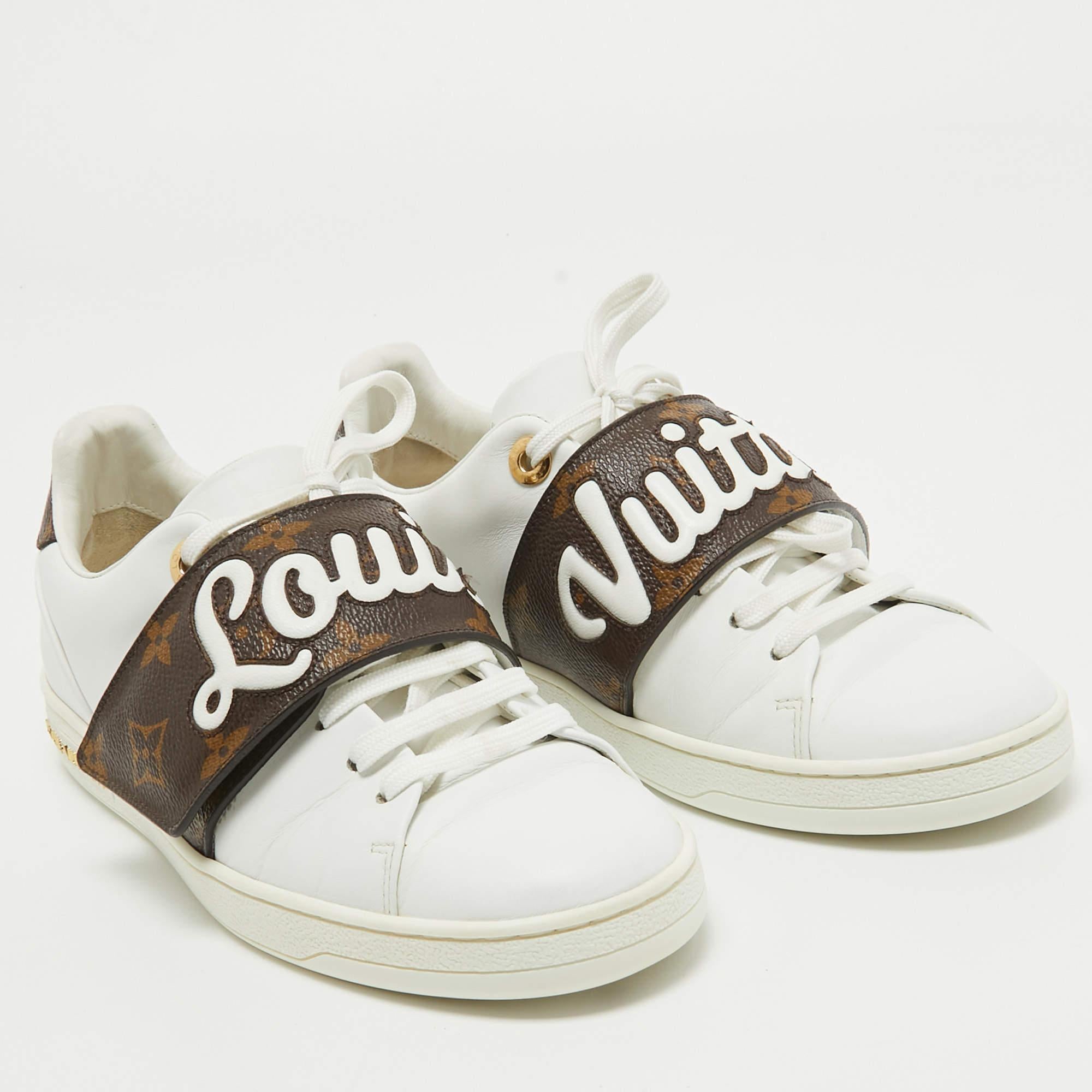 Louis Vuitton White/Brown Monogram Canvas and Leather Low Top Sneakers Size 35.5 In Good Condition For Sale In Dubai, Al Qouz 2