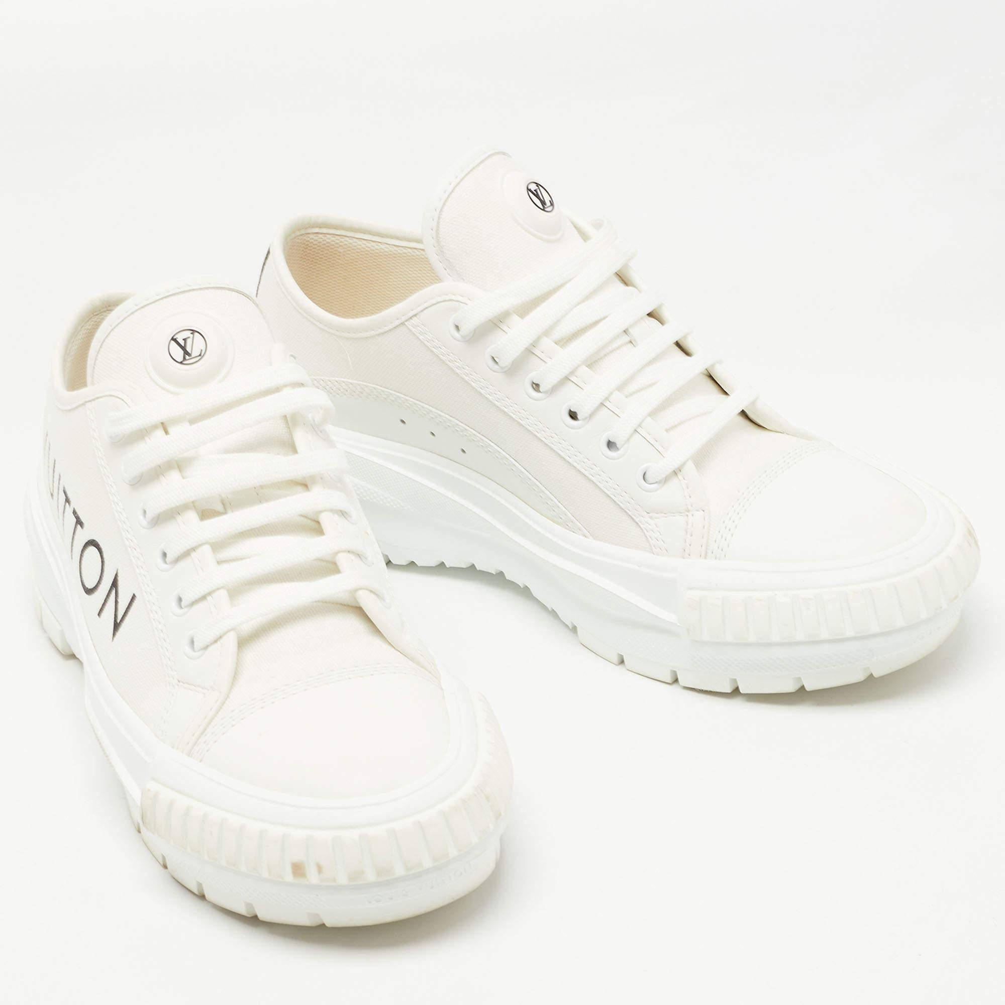 Louis Vuitton White/Brown Monogram Canvas Lace Up Sneakers Size 40 In Excellent Condition In Dubai, Al Qouz 2