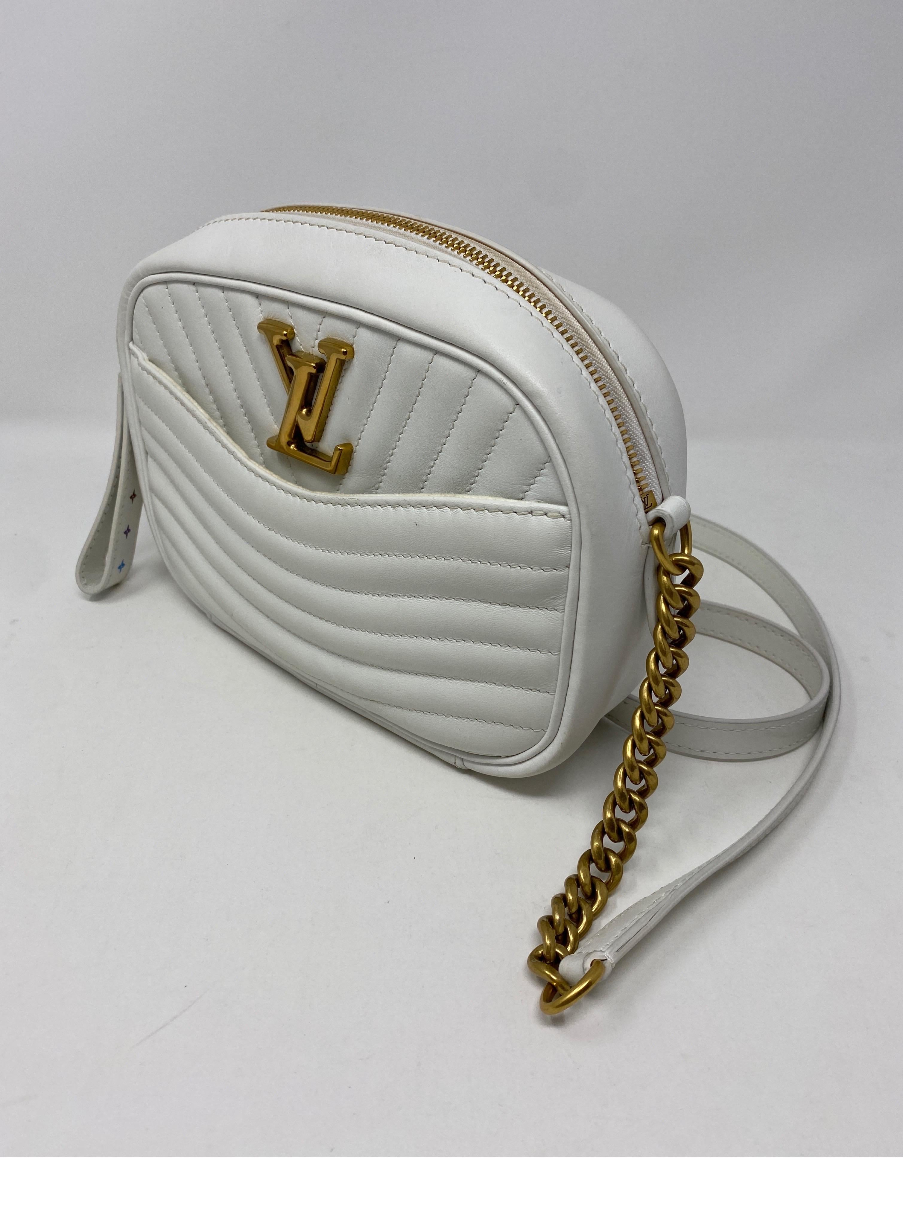 Louis Vuitton New Wave Kameratasche aus weißem Kalbsleder 7